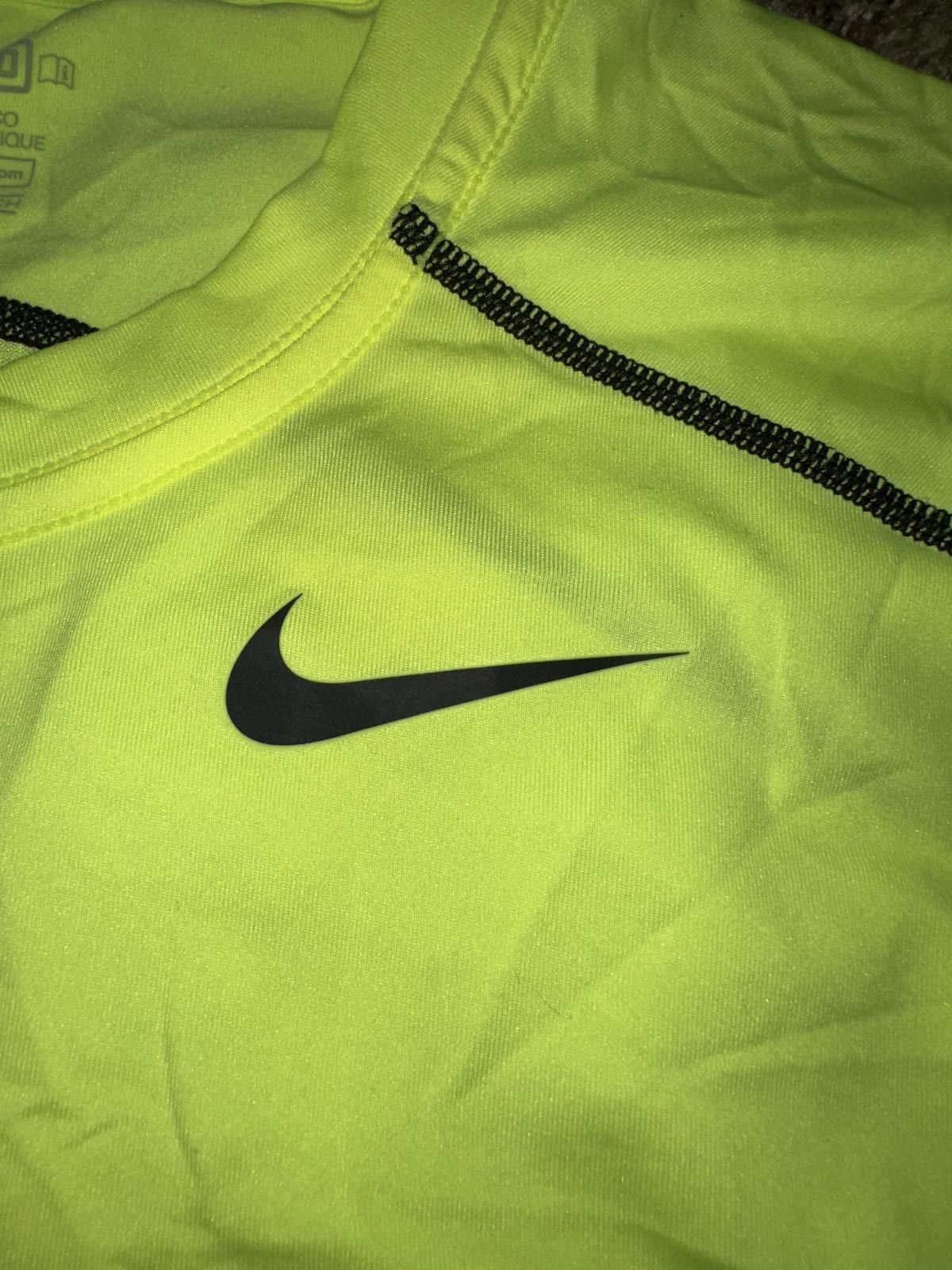 Nike Nike Men's Pro Combat Core Dri Fit Fitted Base Layer Volt Long Sleeve Top 2.0 Size US S / EU 44-46 / 1 - 2 Thumbnail