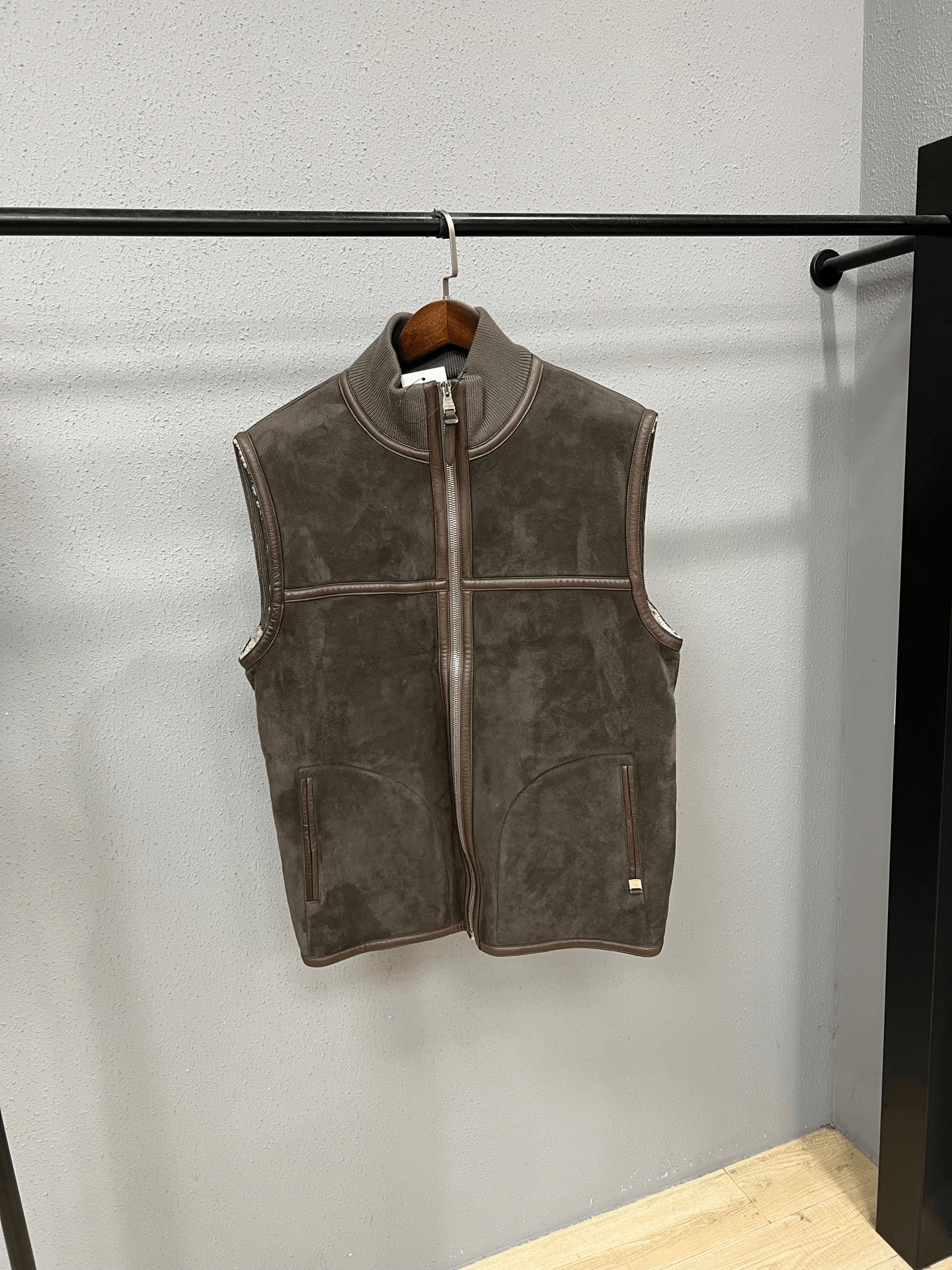 Louis Vuitton Louis Vuitton Tank Top l Men Size US L / EU 52-54 / 3 - 1 Thumbnail