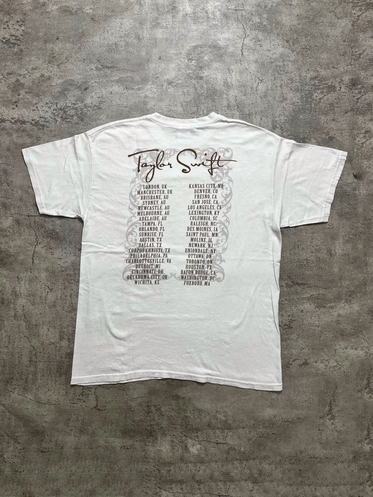 Band Tees Y2k Taylor swift shirt avril lavigne paramore Size US L / EU 52-54 / 3 - 2 Thumbnail