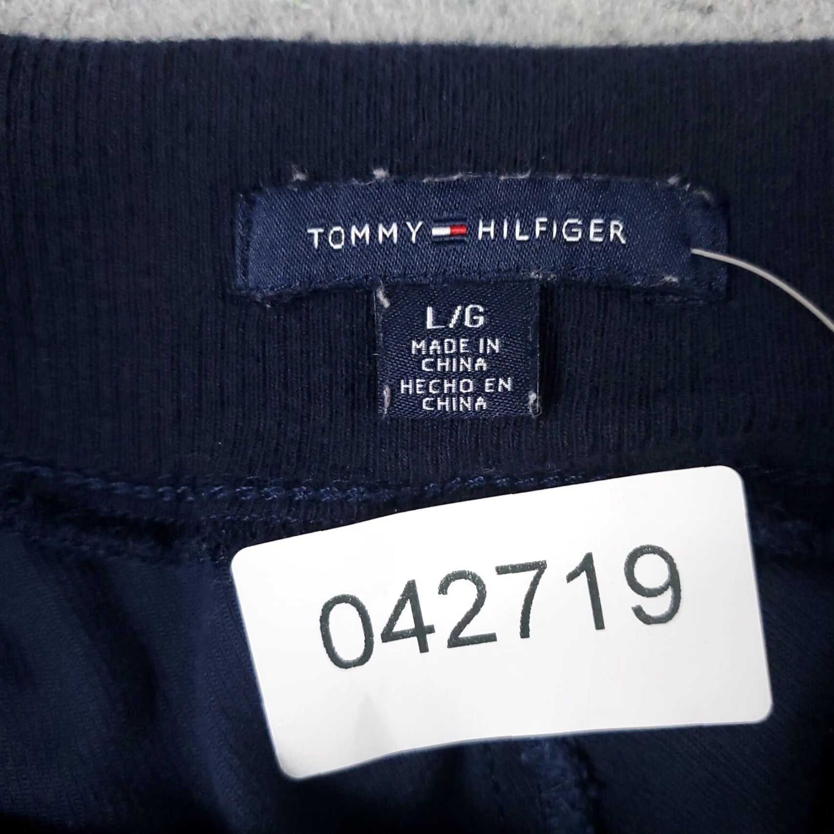 Tommy Hilfiger VINTAGE Tommy Hilfiger Shorts Women's Size Large Blue Casual Flat Front Chino Size 32" / US 10 / IT 46 - 8 Thumbnail