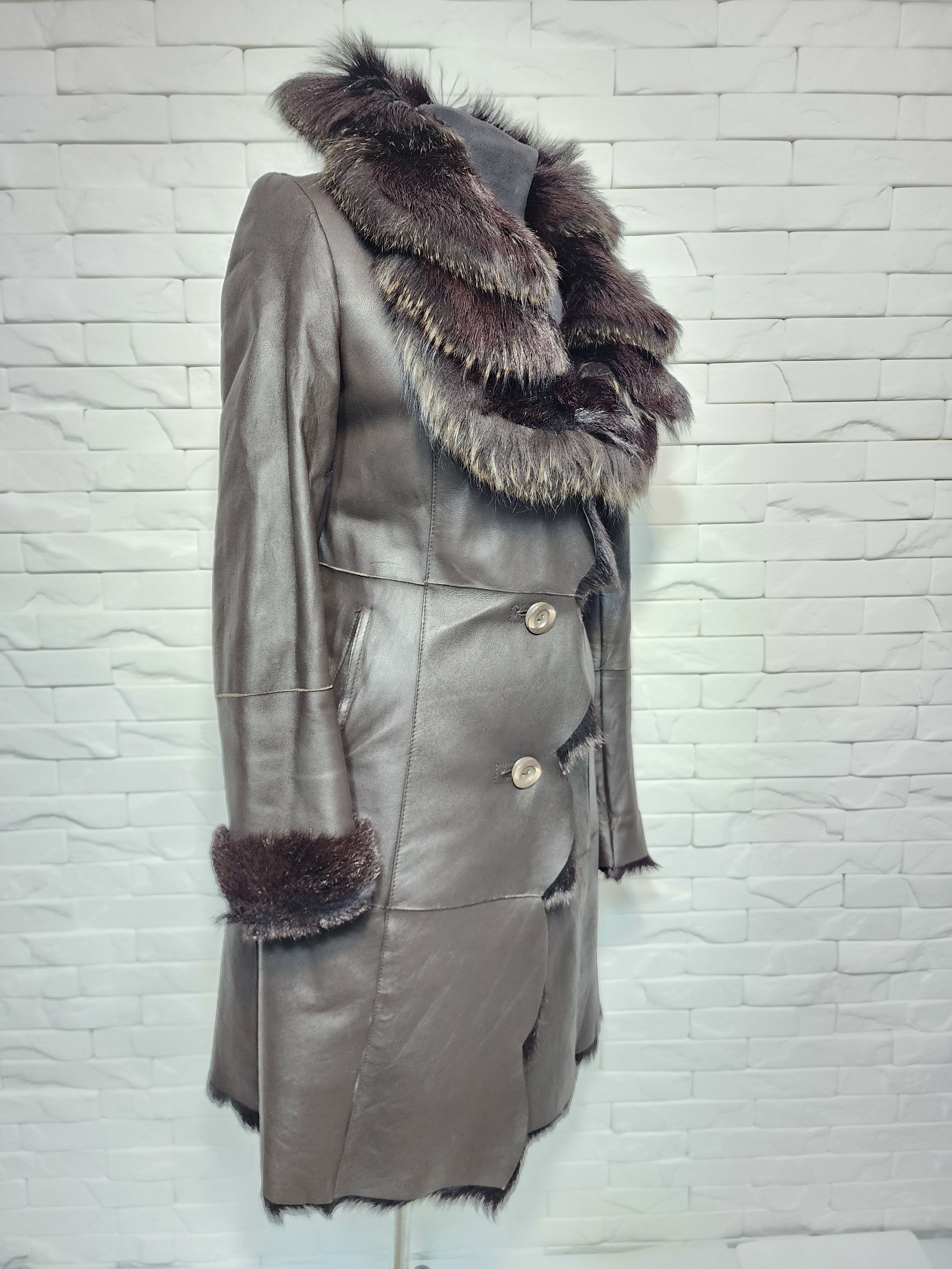 Uniqlo Women's Brown Sheepskin Coat: Genuine Fur Collar Size M / US 6-8 / IT 42-44 - 2 Thumbnail