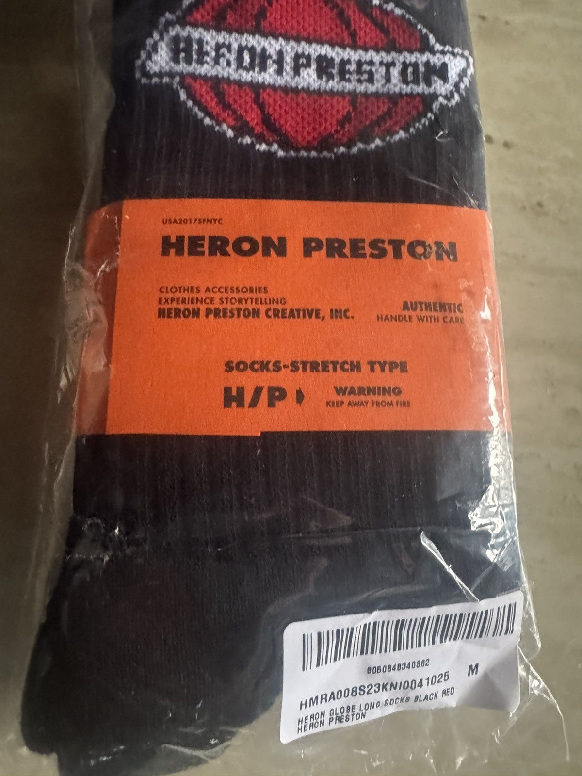 Heron Preston Heron Preston Globe Logo Crew Socks in Black (MEDIUM) Size ONE SIZE - 9 Thumbnail