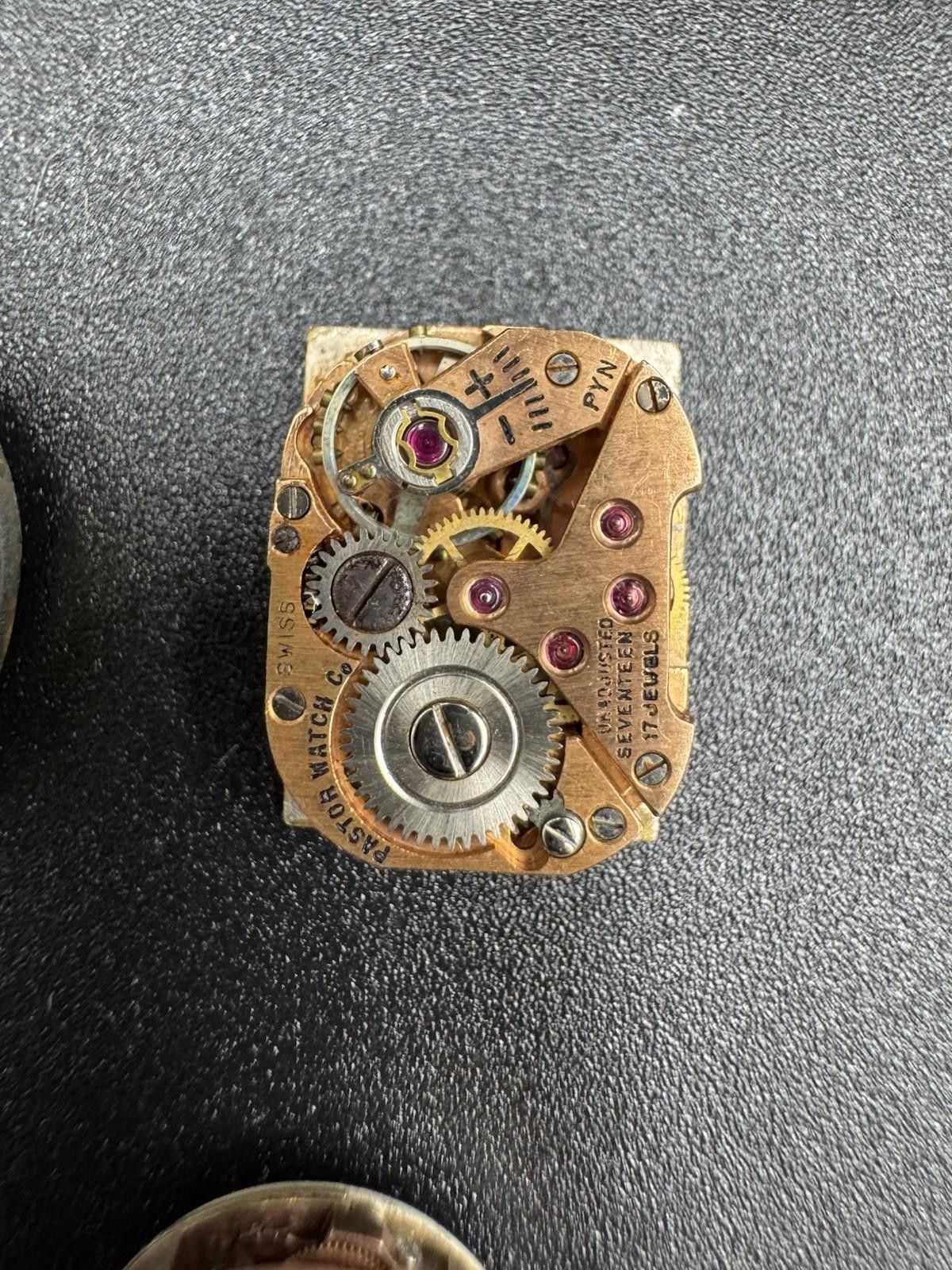 The Unbranded Brand Watch Movements Lot of 4 Hamilton Benrus Riviera Hoga 17J Size ONE SIZE - 9 Thumbnail