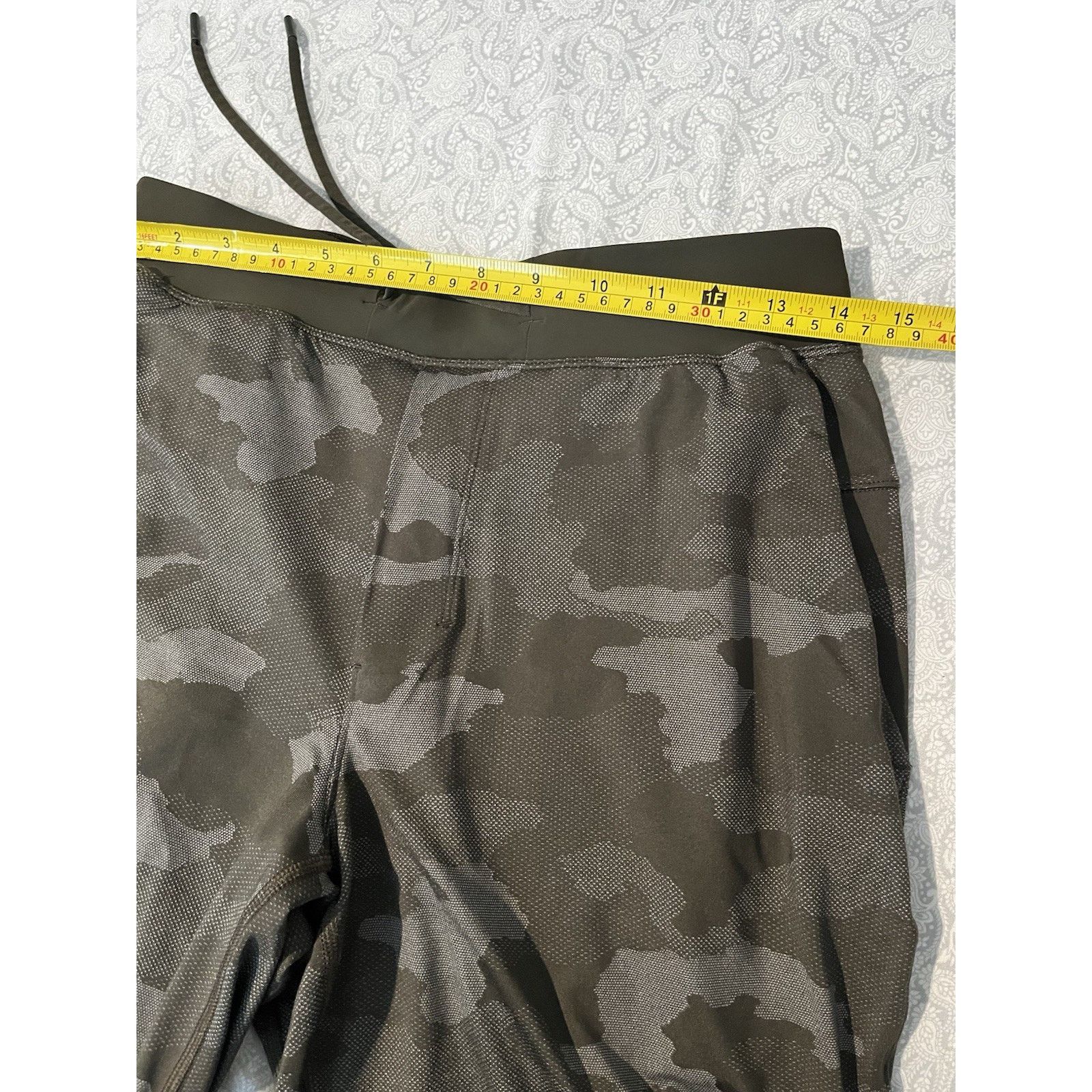Lululemon Lululemon T.H.E. Short 9” Camo Men’s Medium Est Drawstring Size US 30 / EU 46 - 9 Thumbnail