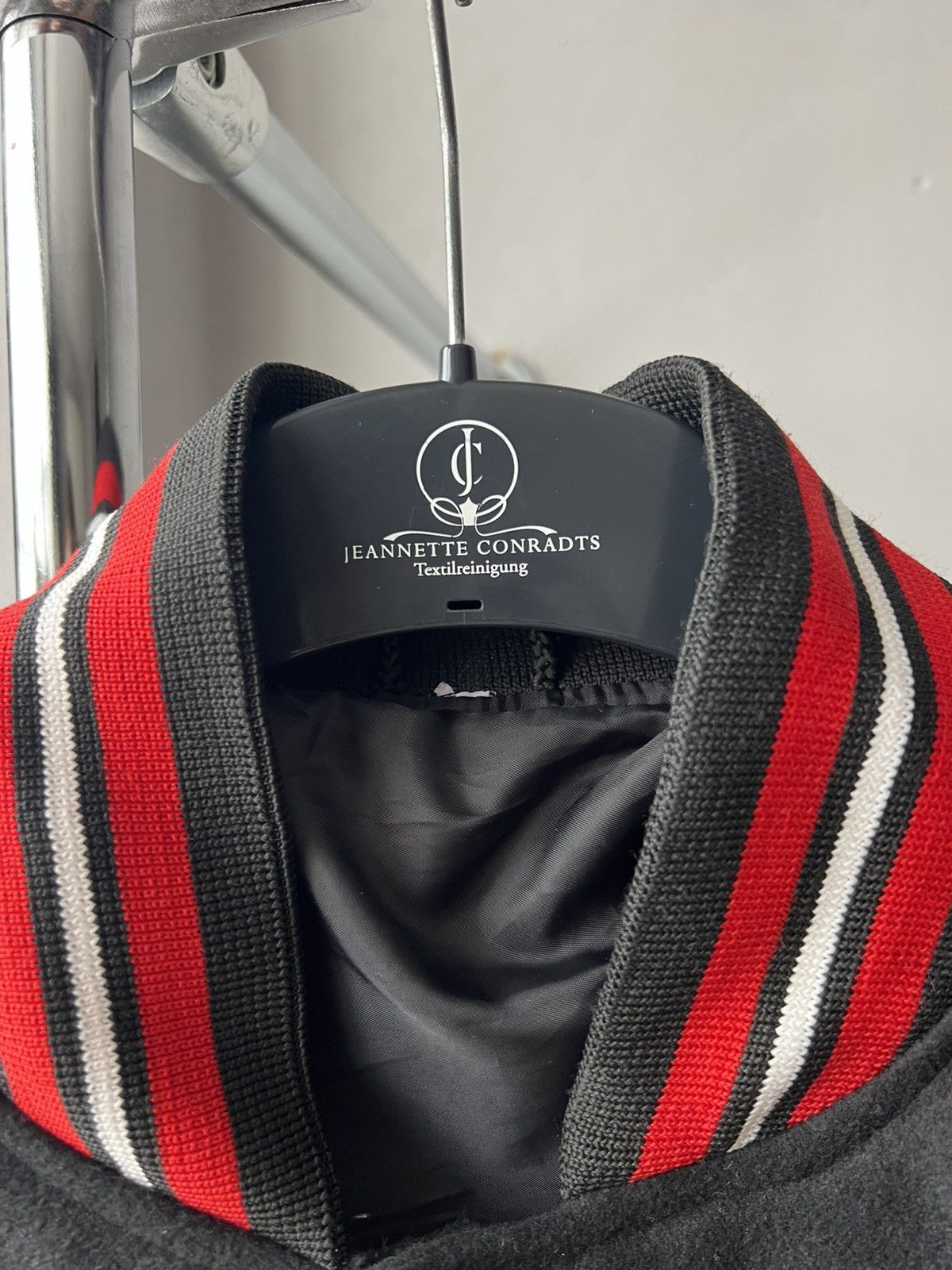 NBA 90’S CHICAGO BULLS VINTAGE MENS ZIP WOOL/LEATHER BOMBER SZ M Size US M / EU 48-50 / 2 - 7 Thumbnail