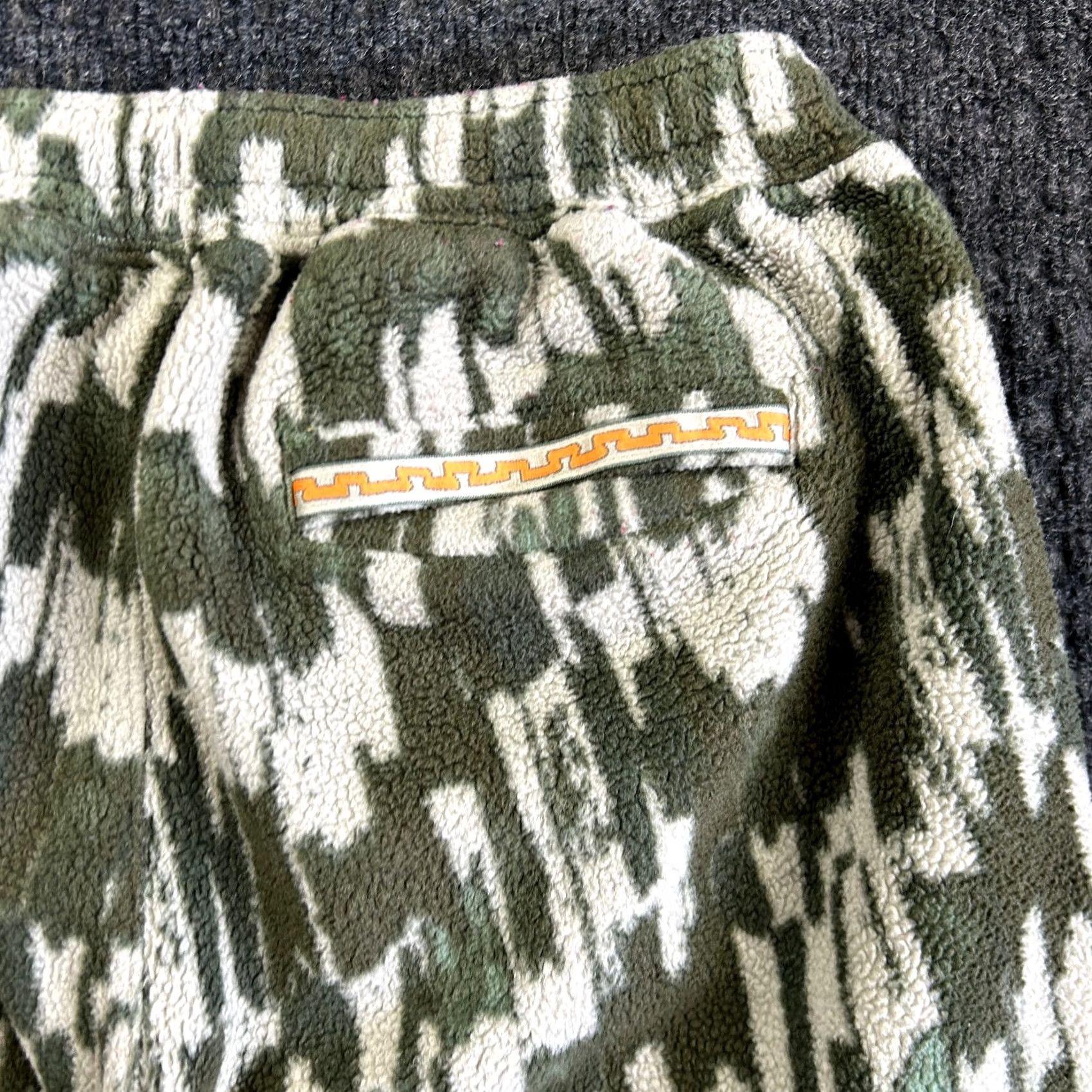 Puma Puma x Market Camo Joggers Sweatpants Quilted Green Orange M Men Pants Inseam 24" Fleece Streetwear Elastic Waist Pockets Hemmed Size M Color Green Size US 31 - 7 Thumbnail