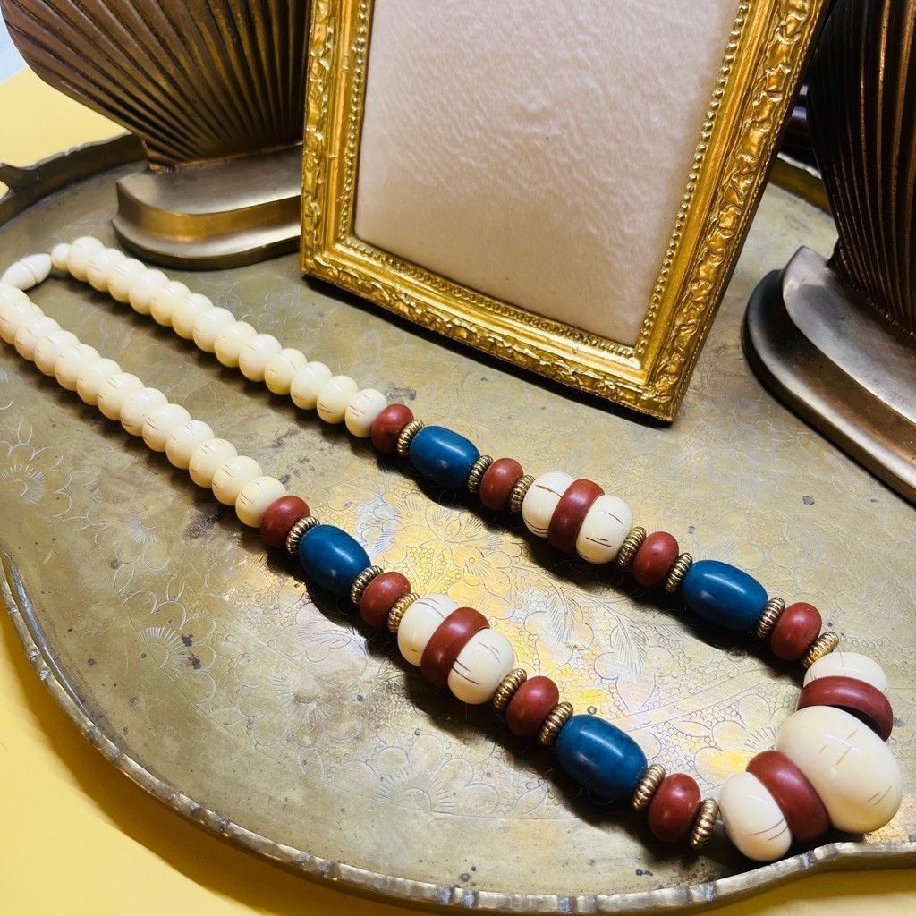 Vintage Vintage Chunky Acrylic Necklace Blue Red Cream Beaded 20" Size ONE SIZE - 4 Thumbnail