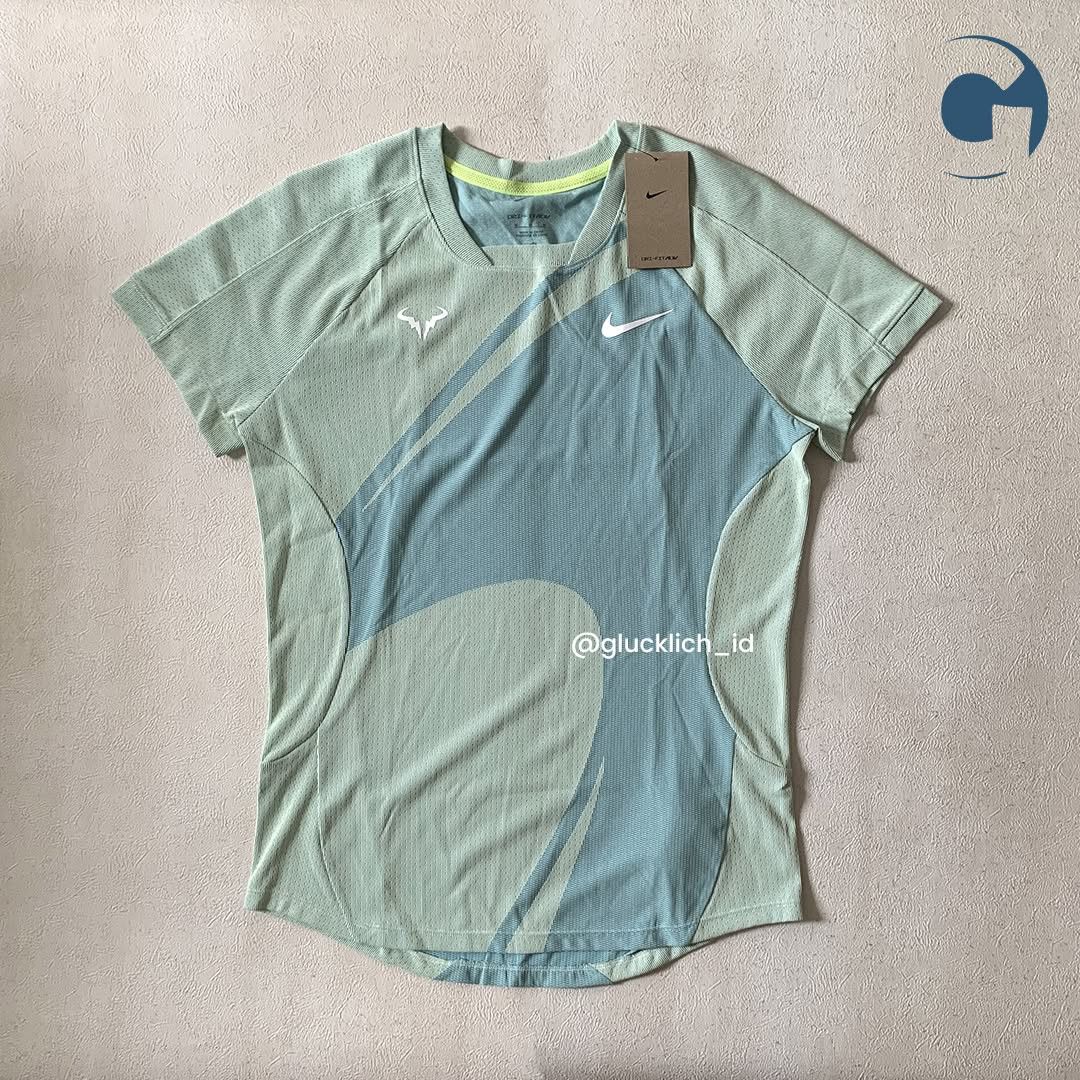 Nike Nike, Court Short-Sleeved Rafa Tennis in Light Blue / White Size US S / EU 44-46 / 1 - 2 Thumbnail