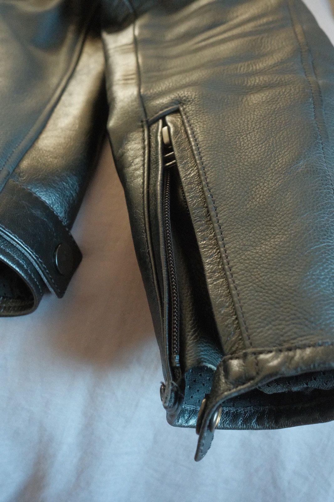 Other Dianese Men’s 48 Black Leather Motorcycle Jacket Size US M / EU 48-50 / 2 - 12 Thumbnail