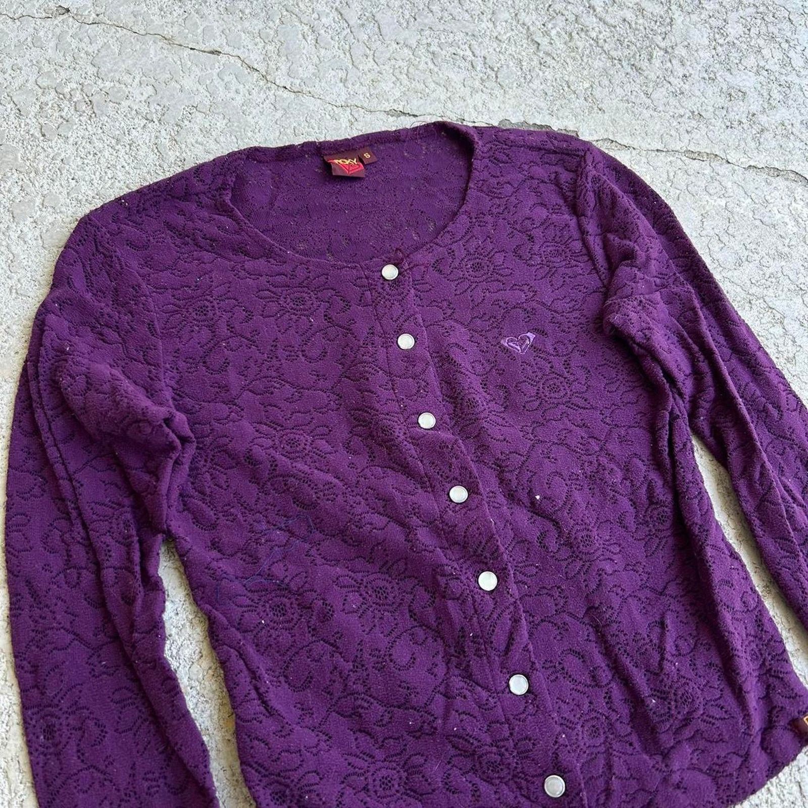 Vintage Vintage Y2K Roxy Purple Lace Patterned Longsleeve. Sz S Size S / US 4 / IT 40 - 2 Thumbnail