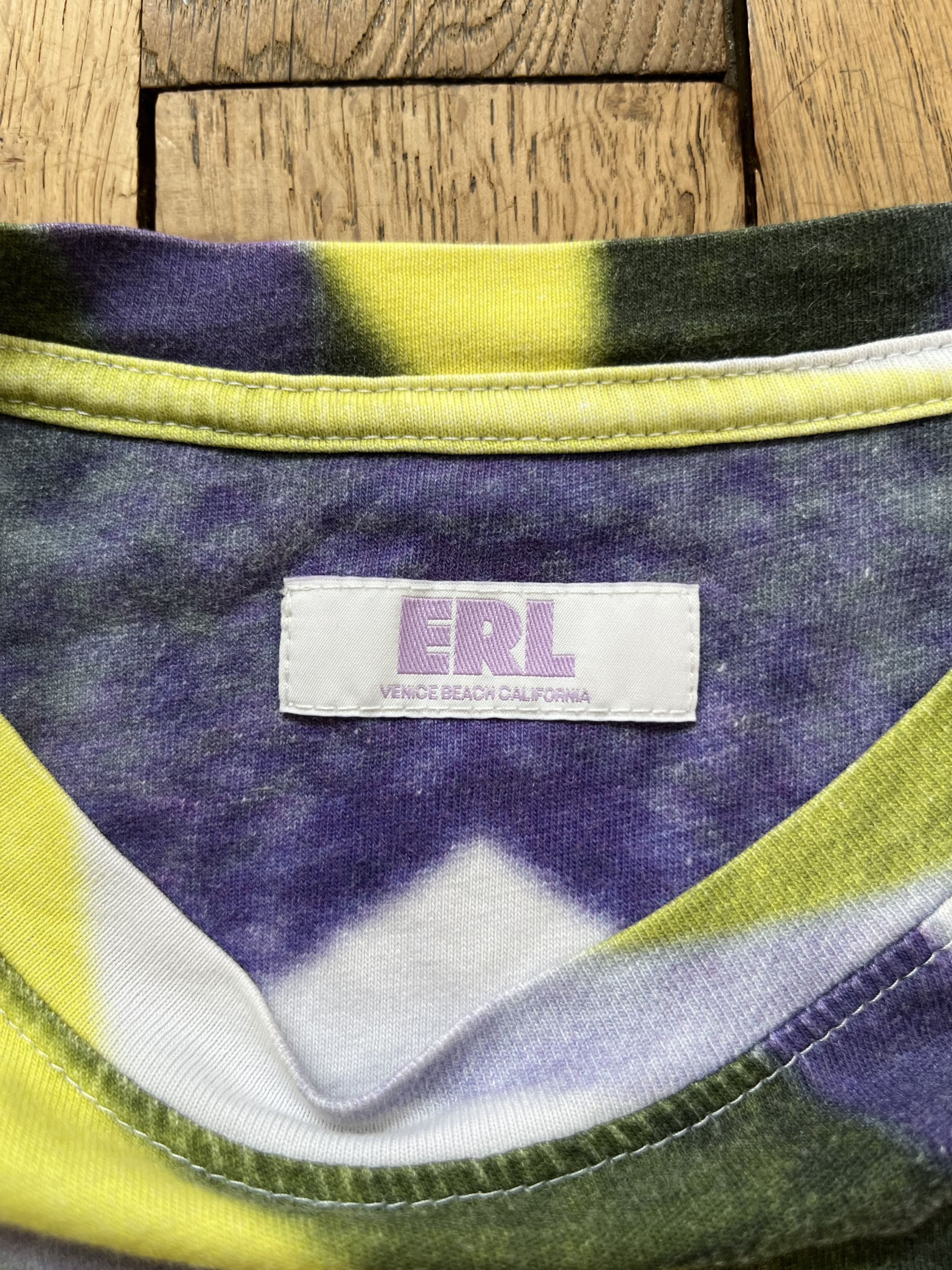 ERL ERL Flower rainbow tshirt Size US M / EU 48-50 / 2 - 3 Thumbnail