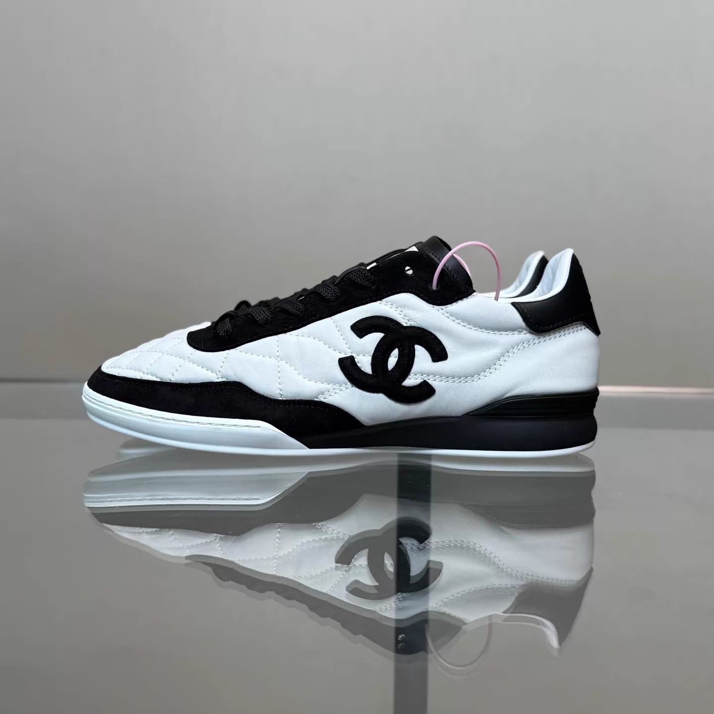 Chanel CHANEL 26S Black White Colorblock Deerfield Sneaker 38 Size US 7.5 / IT 37.5 - 5 Thumbnail