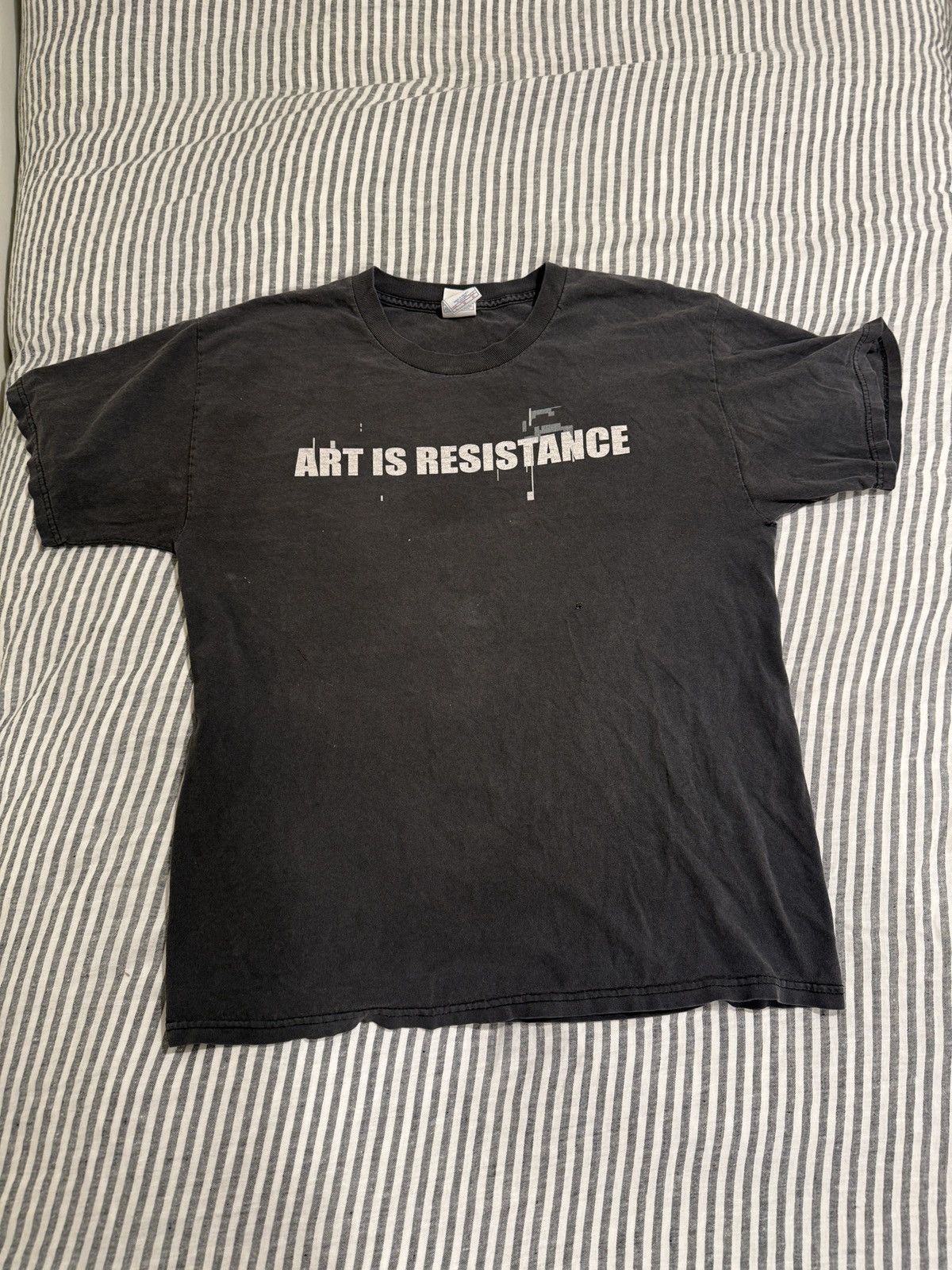 Vintage Vintage Number Nine Art Is Resistance T Shirt Size US L / EU 52-54 / 3 - 3 Thumbnail