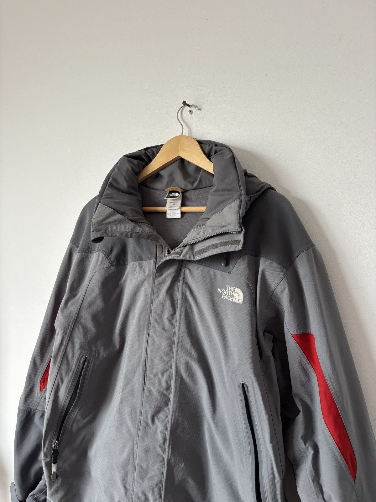 The North Face Vintage The North Face HyVent Ski Jacket Grey Red Size L Size US L / EU 52-54 / 3 - 3 Thumbnail