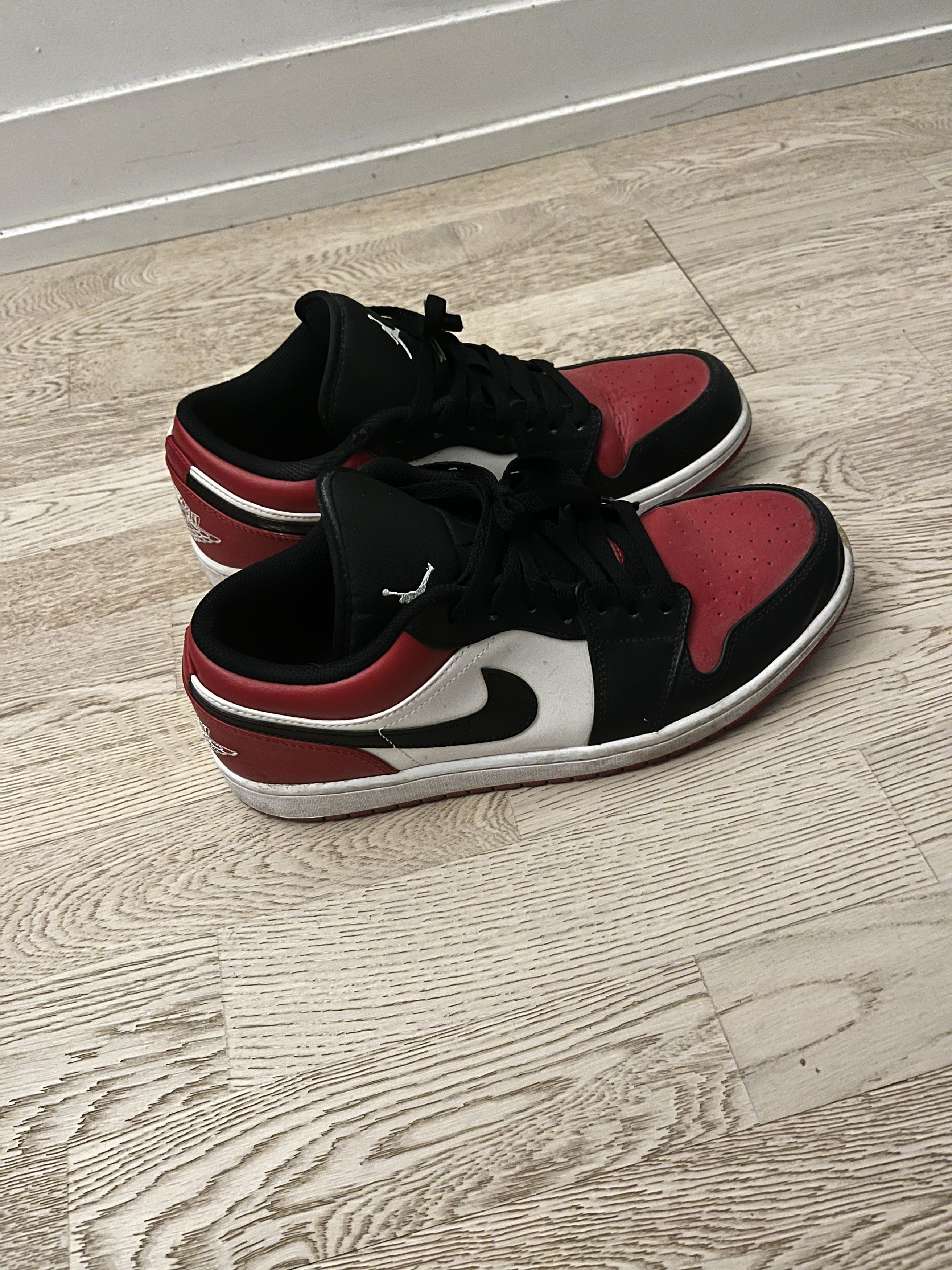 Jordan Brand Jordan Bred 1 Lows Size US 10.5 / EU 43-44 - 2 Thumbnail