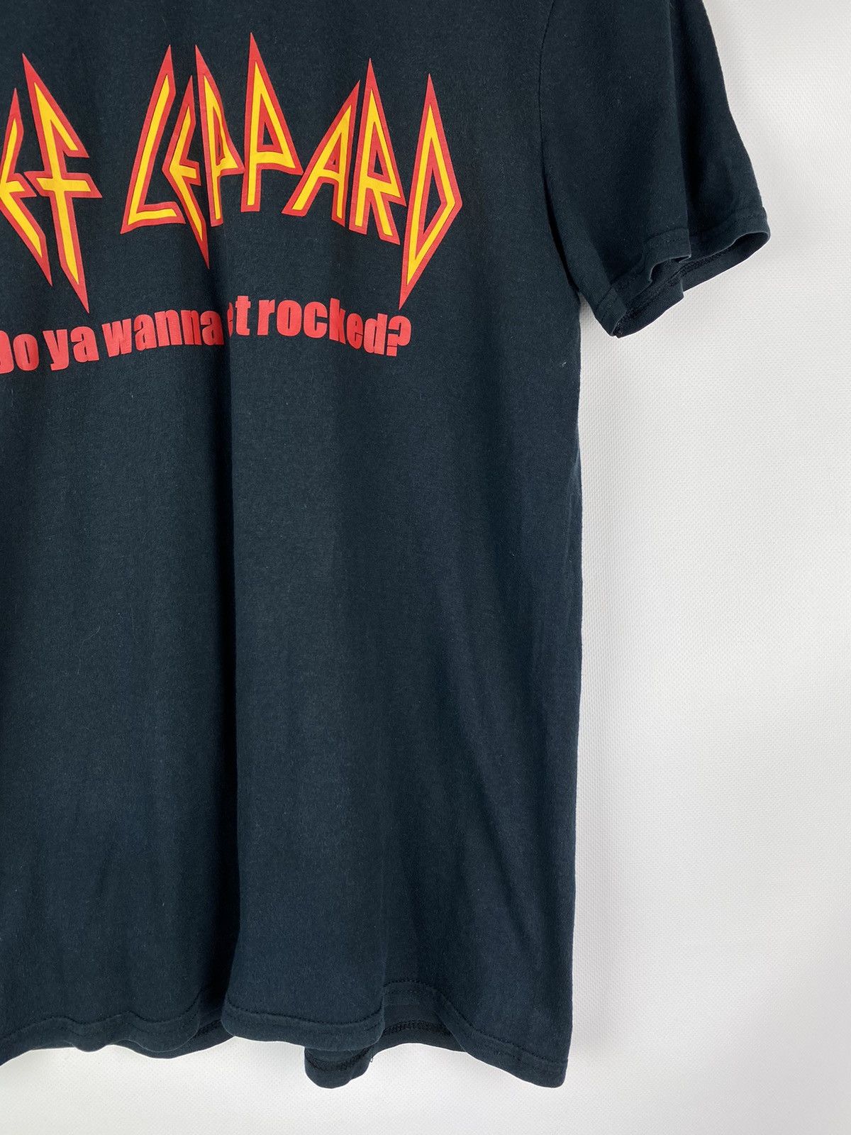 Band Tees Def Leppard vintage Do You Wanna Get Rocked Band T Shirt Size US S / EU 44-46 / 1 - 6 Thumbnail