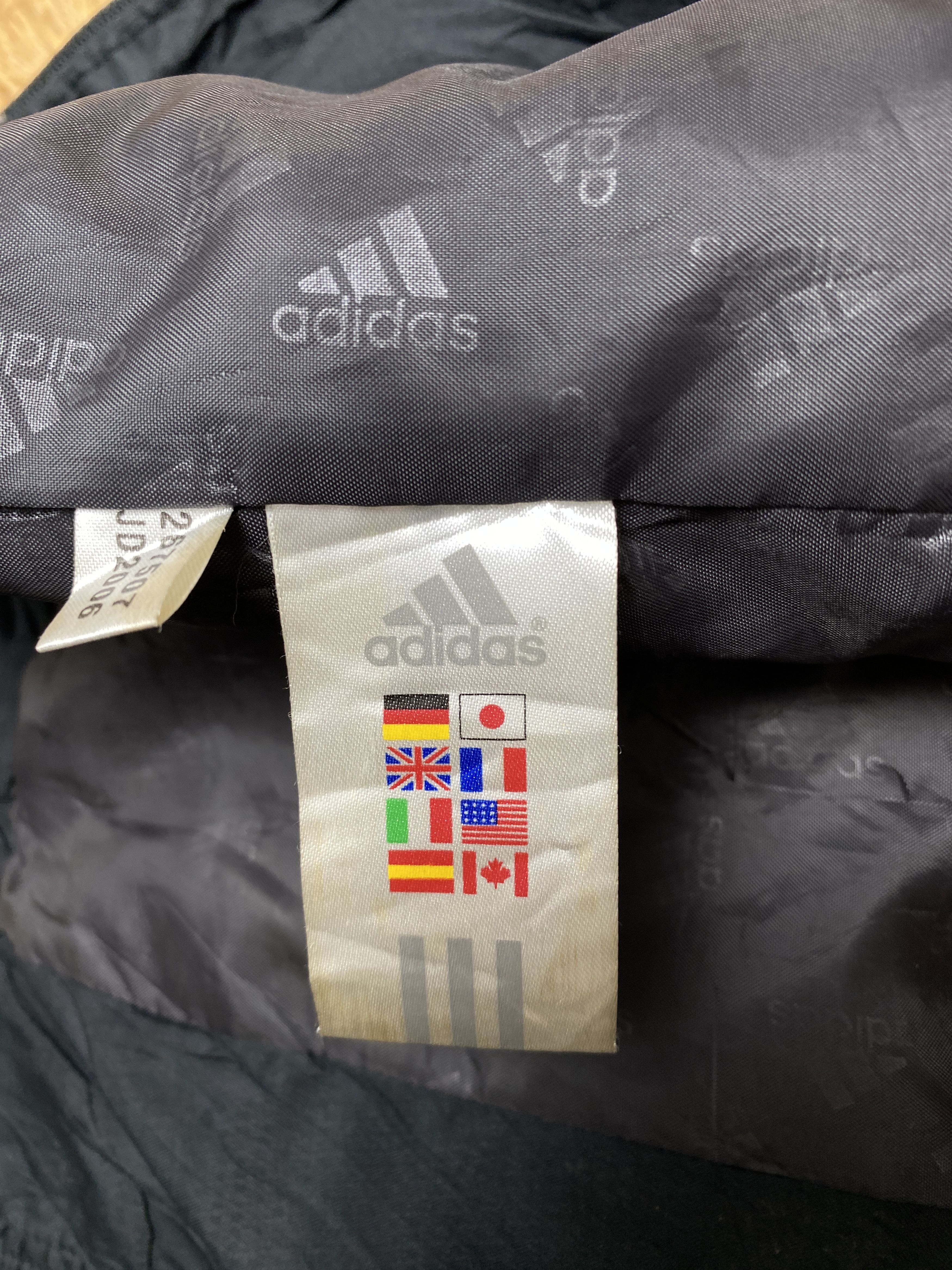 Adidas Vintage Adidas Puffer Parkas Jacket J2018 Size US S / EU 44-46 / 1 - 11 Thumbnail
