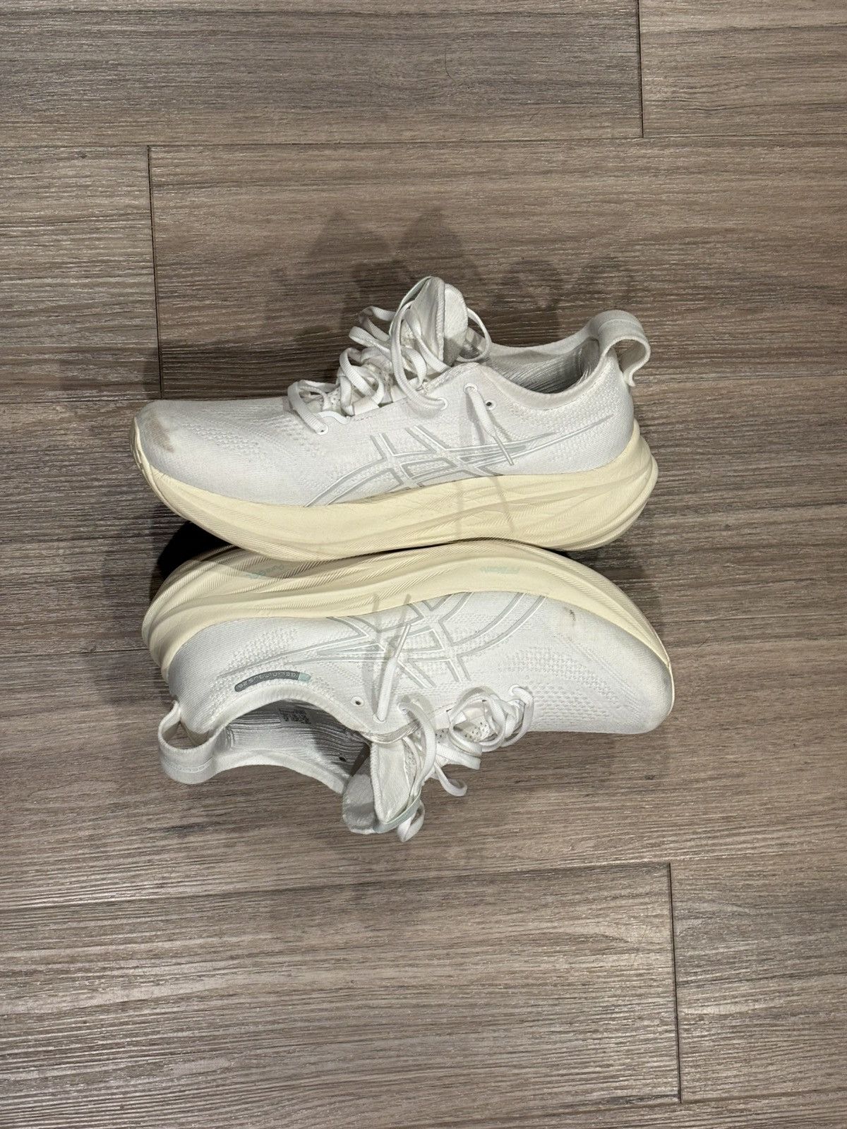 Asics Asics Gel-Nimbus 26 Size US 9 / EU 42 - 1 Thumbnail