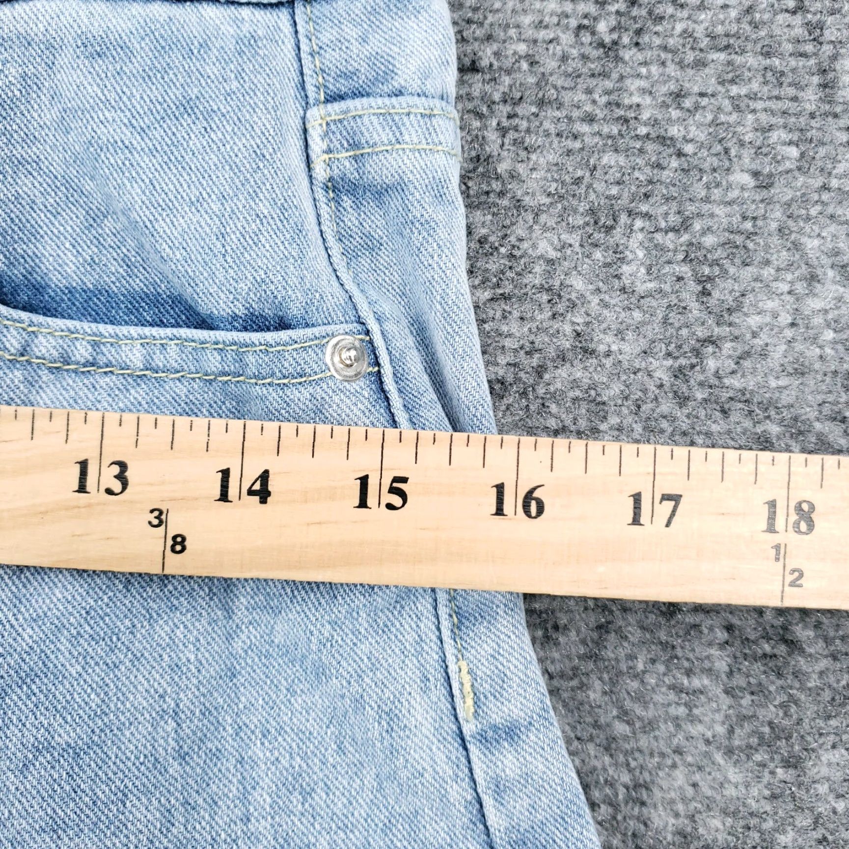 PrettyLittleThing Pretty Little Thing Shorts Womens 6 Blue Mom High Rise Denim Light Wash Spring Summer 6 Womens Blue Jeans Shorts Size 28" / US 6 / IT 42 - 5 Thumbnail