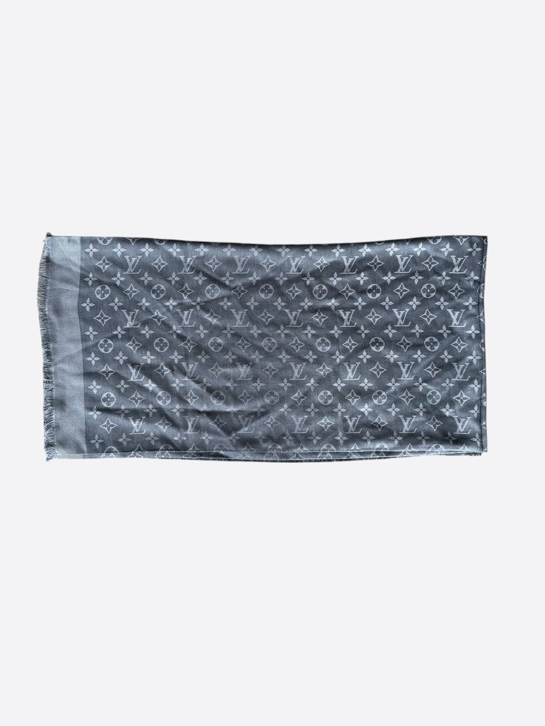 Louis Vuitton Louis Vuitton Grey Monogram Blanket Shawl Size ONE SIZE - 2 Thumbnail