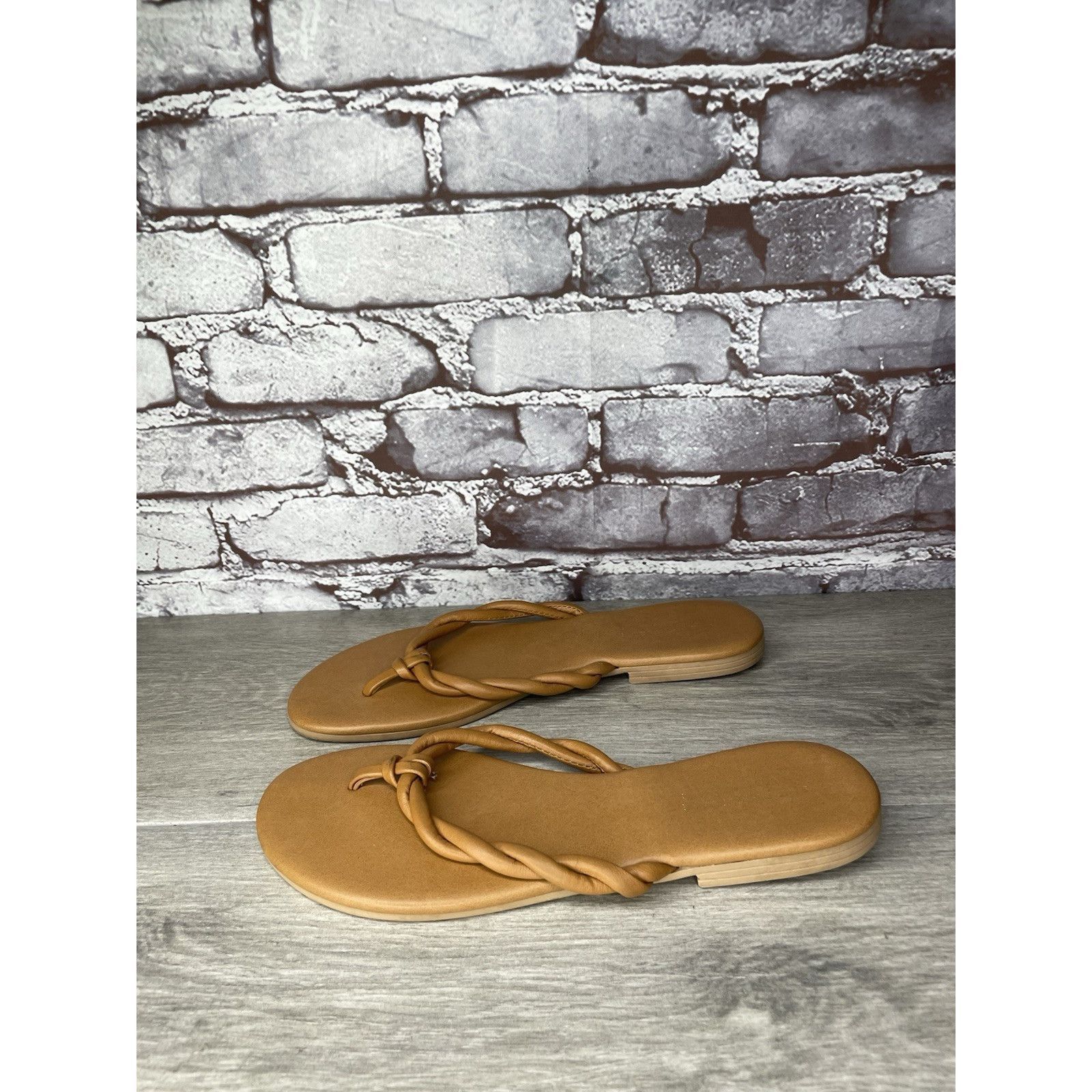 Saks Fifth Avenue Saks Fifth Avenue Italy Brown Leather Thong Slides Sandals W Size US 9 / IT 39 - 3 Thumbnail