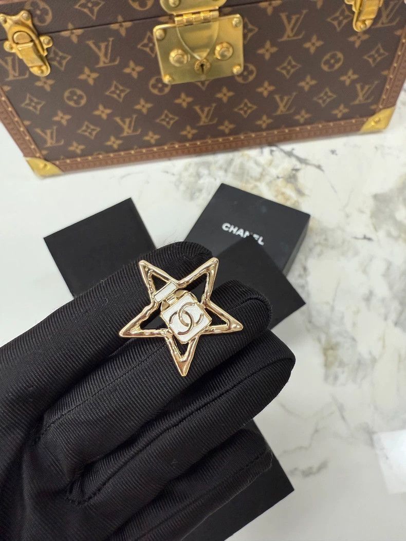 Chanel Chanel Enamel Star Logo Brooch Pin Size ONE SIZE - 3 Thumbnail
