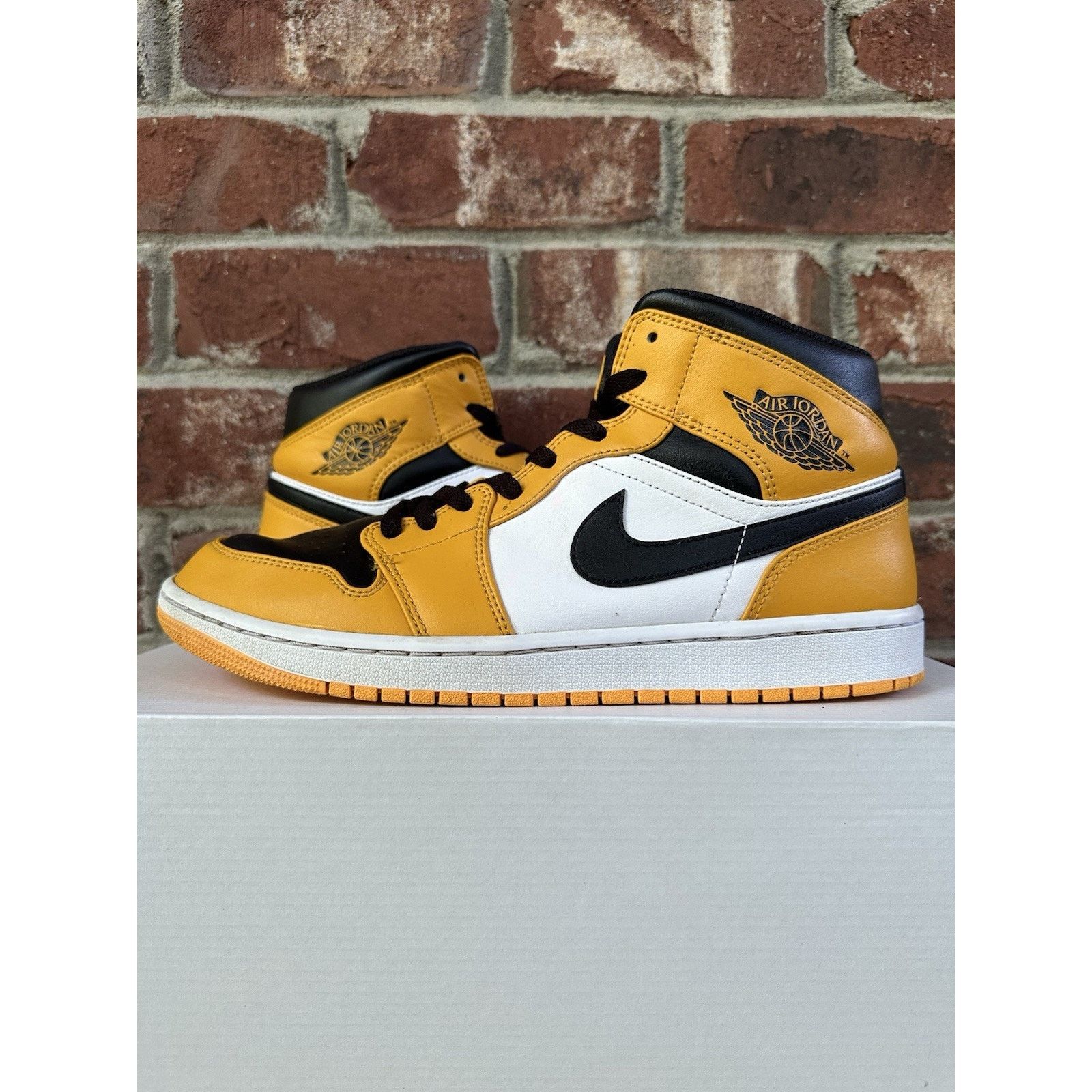 Jordan Brand Jordan 1 Mid Taxi - Size 10.5 Size US 10.5 / EU 43-44 - 1 Thumbnail