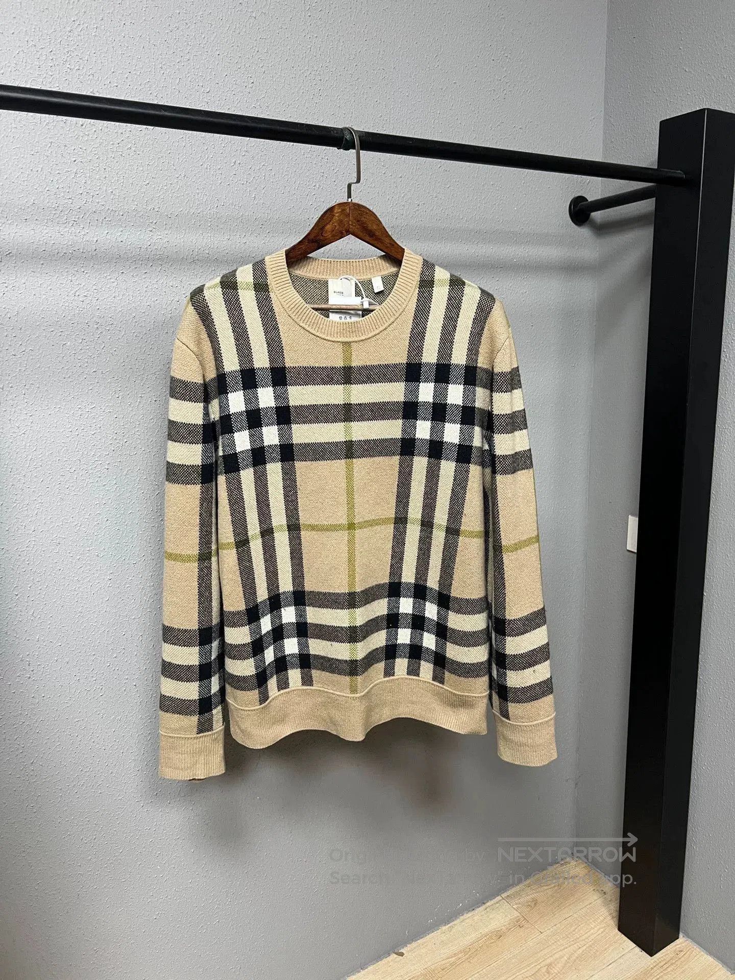 Burberry burberry cashmere knit sweater in beige. Size US XL / EU 56 / 4 - 1 Thumbnail