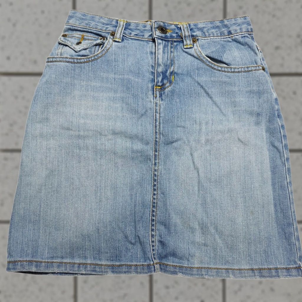 Old Navy Old Navy Jean Skirt Women's 8 Denim Stretch Pencil Skirt Light Wash Y2k Vintage No (Mens/Womens) Size 30" / US 8 / IT 44 - 1 Thumbnail