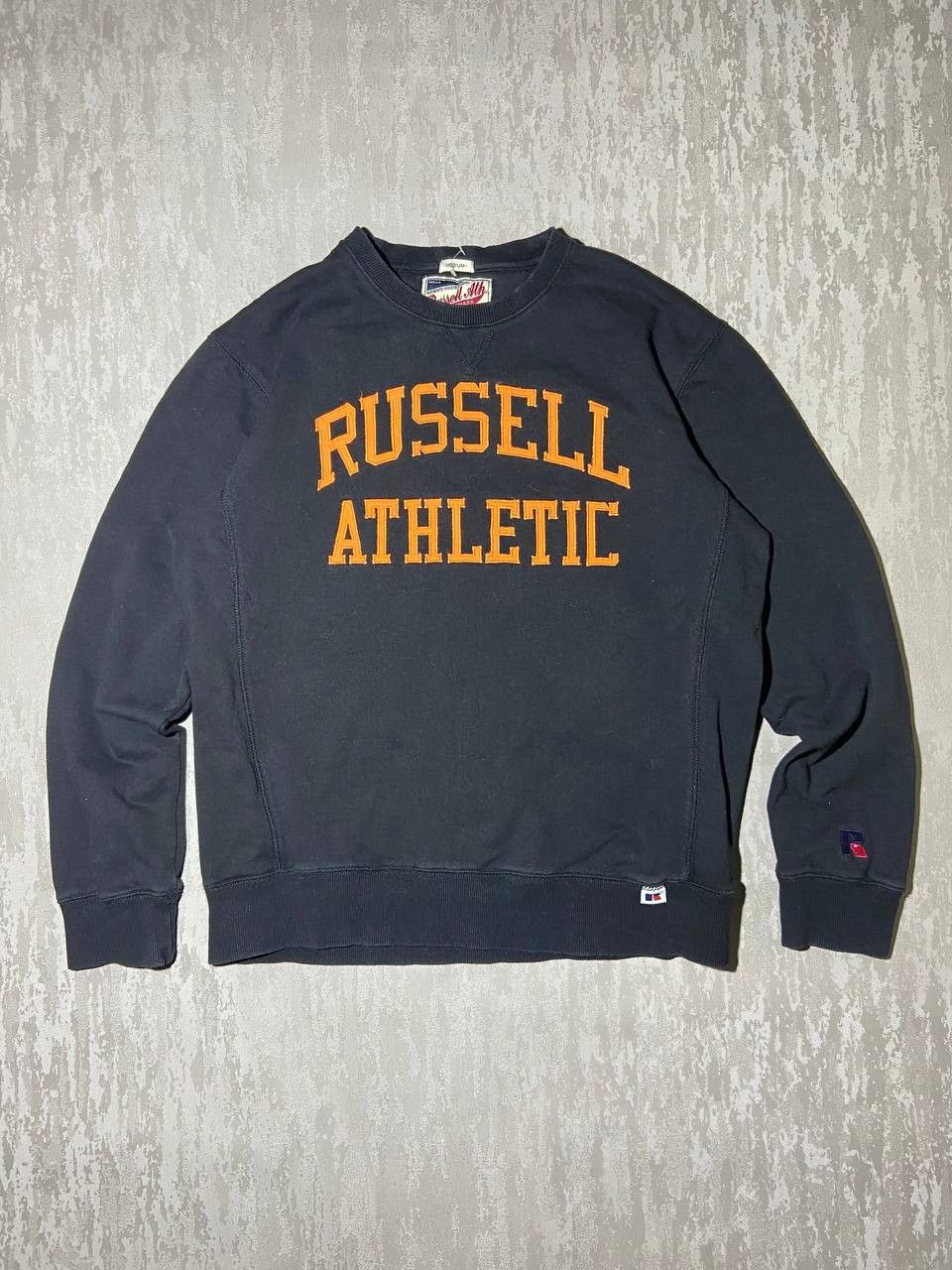 Russell Athletic × Vintage Vintage Russell Athletic Crewneck Sweatshirt Central Logo Size US S / EU 44-46 / 1 - 1 Thumbnail