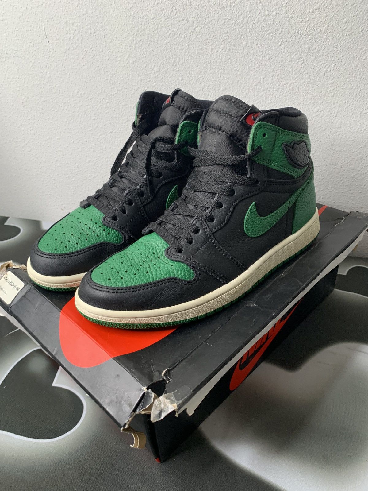 Jordan Brand Air Jordan 1 Retro High Og Pine Green 2.0 Size US 8 / EU 41 - 2 Thumbnail