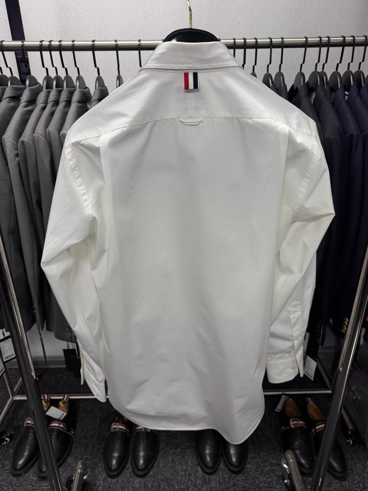 Thom Browne Thom Browne Classic 3-Color Placket Poplin Shirt Size US L / EU 52-54 / 3 - 2 Thumbnail