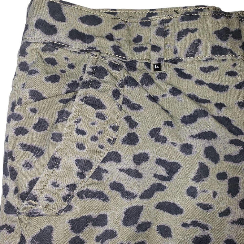 H&M CT487 H & M Army Green & Black Animal Print Denim Shorts 12 Size 34" / US 12 / IT 48 - 3 Thumbnail