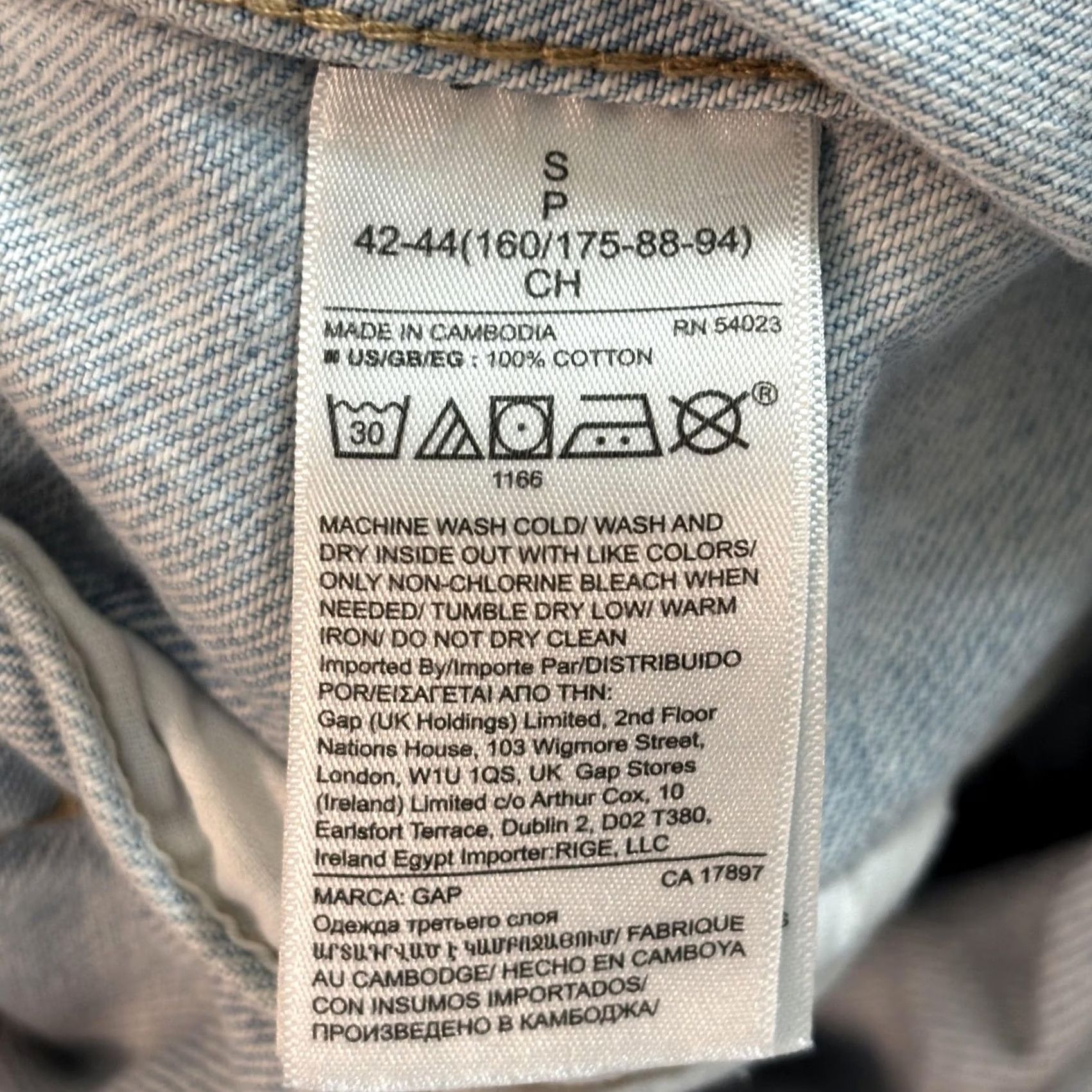 Gap GAP Denim Jacket Womens Small Light Blue Wash Distressed Trucker Button Front Size S / US 4 / IT 40 - 3 Thumbnail