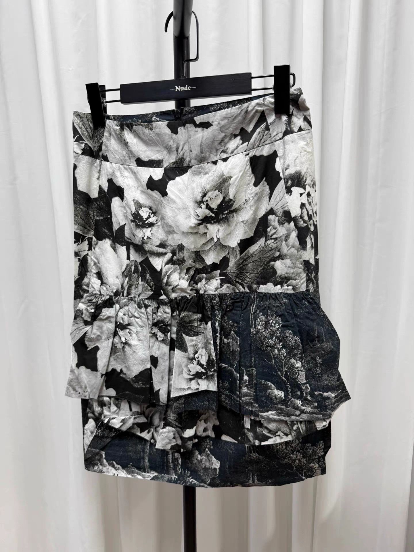 Dries Van Noten Dries van noten Printed Ruffle Hem Bodycon Skirt K20 Size 25" / US 0 / IT 36 - 1 Thumbnail