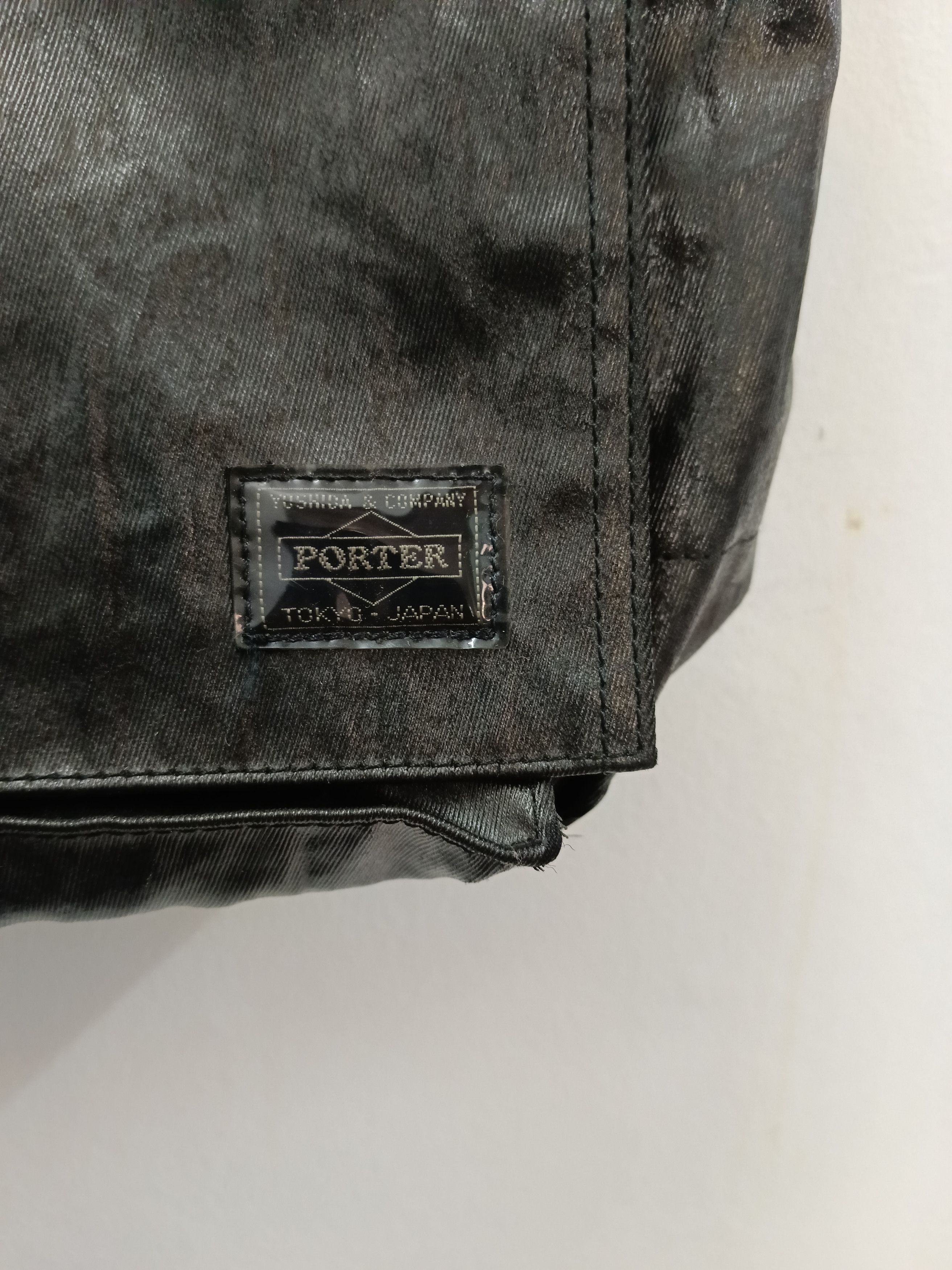 Porter Porter Yoshida SHINE Series PVC Coating Messenger Bag Size ONE SIZE - 8 Thumbnail