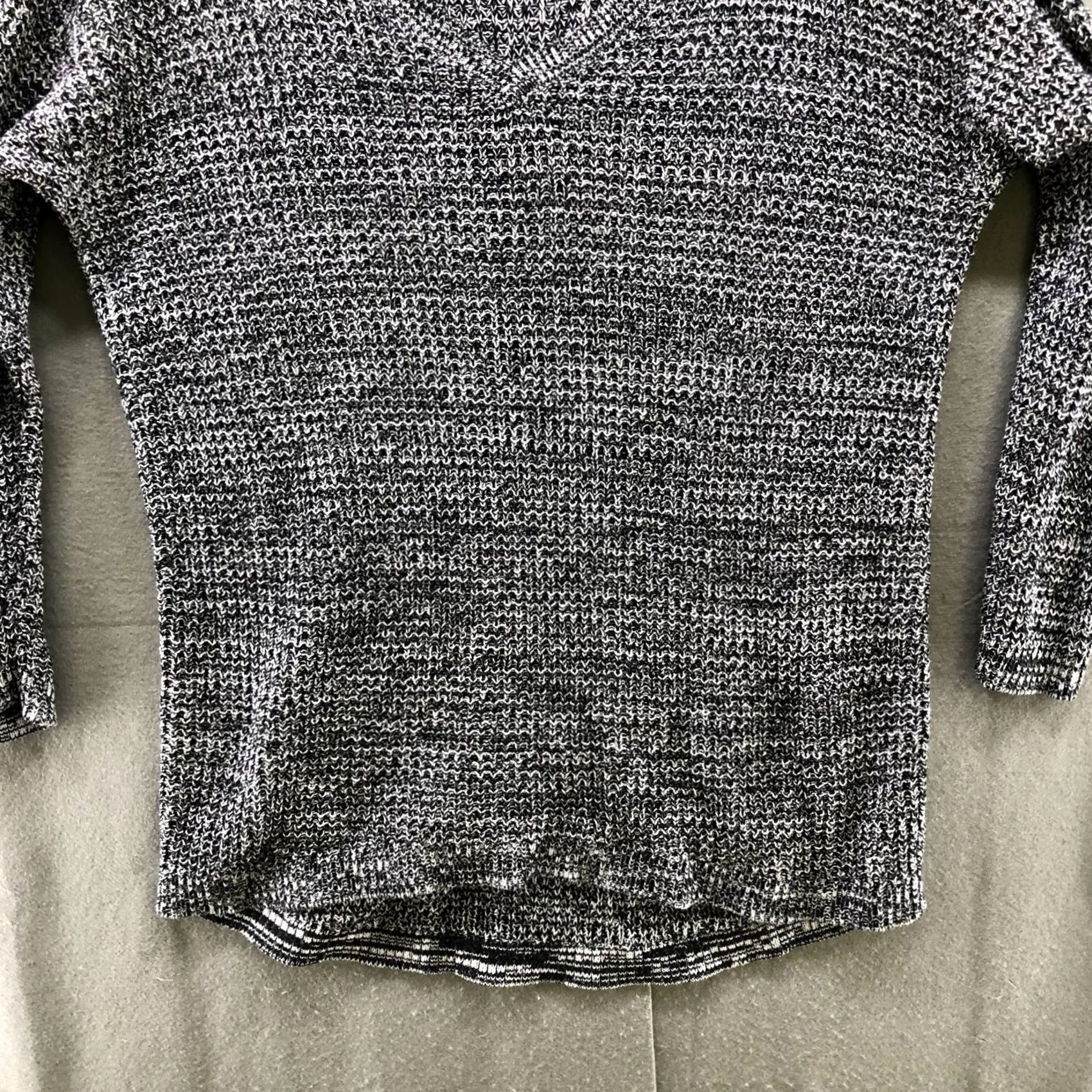 Torrid Torrid Gray Knit V-Neck Sweater Tunic Top Womens 1X Cotton Blend Pullover Long Sleeve Casual 1X Womens Sweater Gray Knit V-Neck Torrid Size XL / US 12-14 / IT 48-50 - 4 Thumbnail