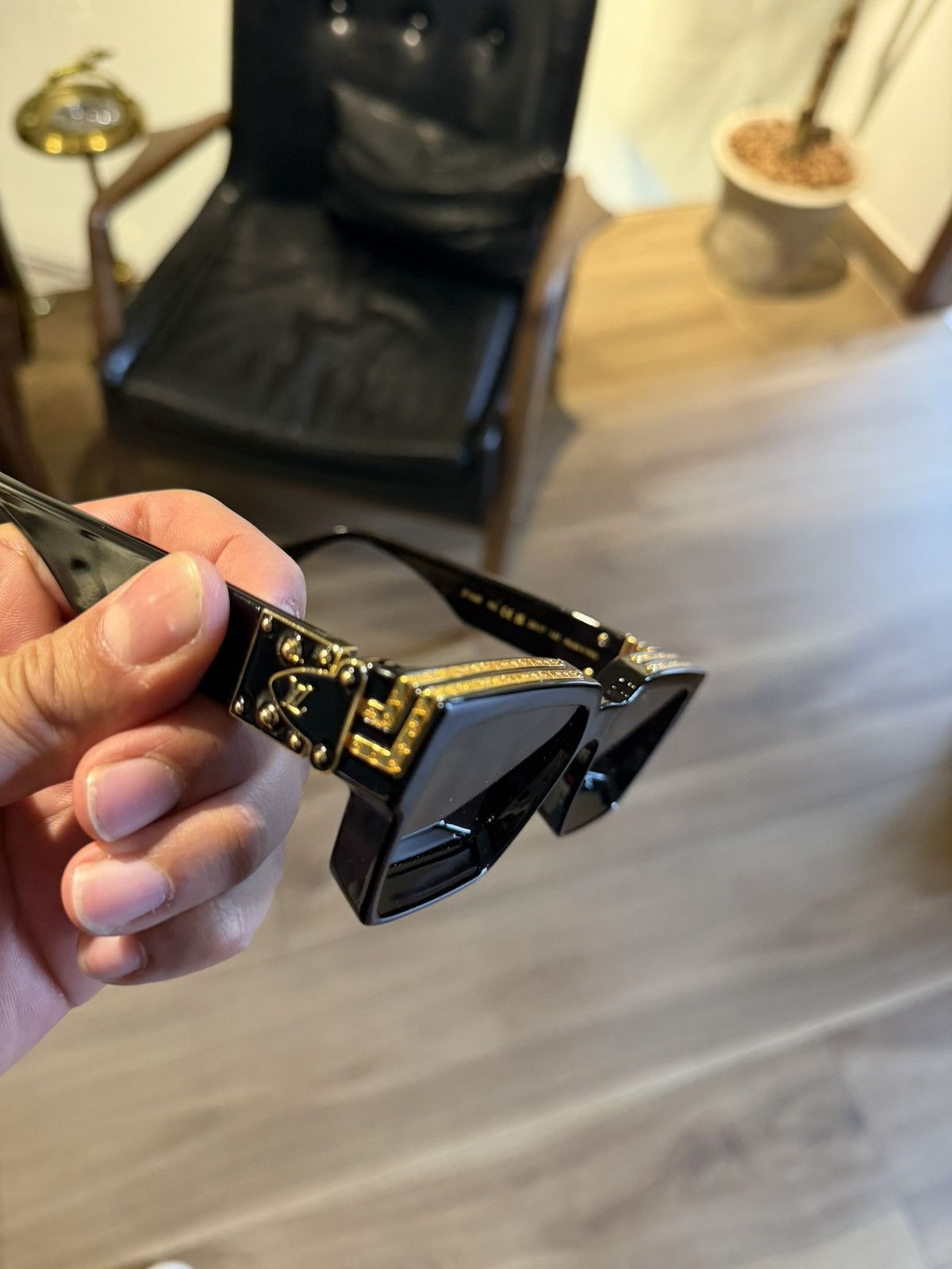 Louis Vuitton Louis Vuitton 1.1 Millionaire - Black/Gold (Virgil Abloh) Size ONE SIZE - 6 Thumbnail