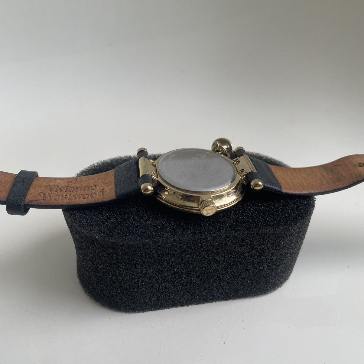 Vivienne Westwood Vivienne Westwood ORB with Gold Tone Round Case Watches Size ONE SIZE - 7 Thumbnail