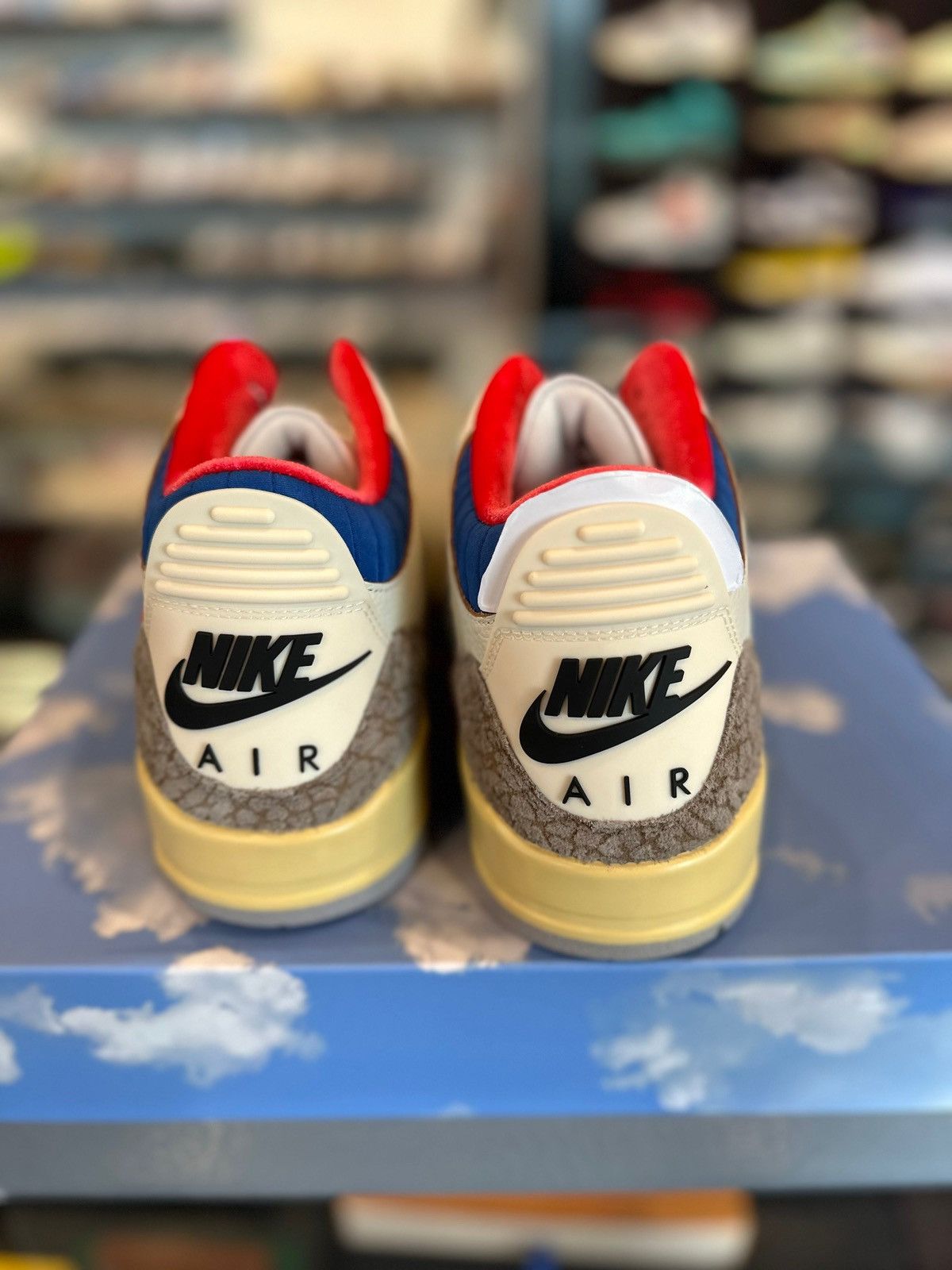 Jordan Brand Jordan 3 Retro Seoul DS OG Size US 11 / EU 44 - 3 Thumbnail