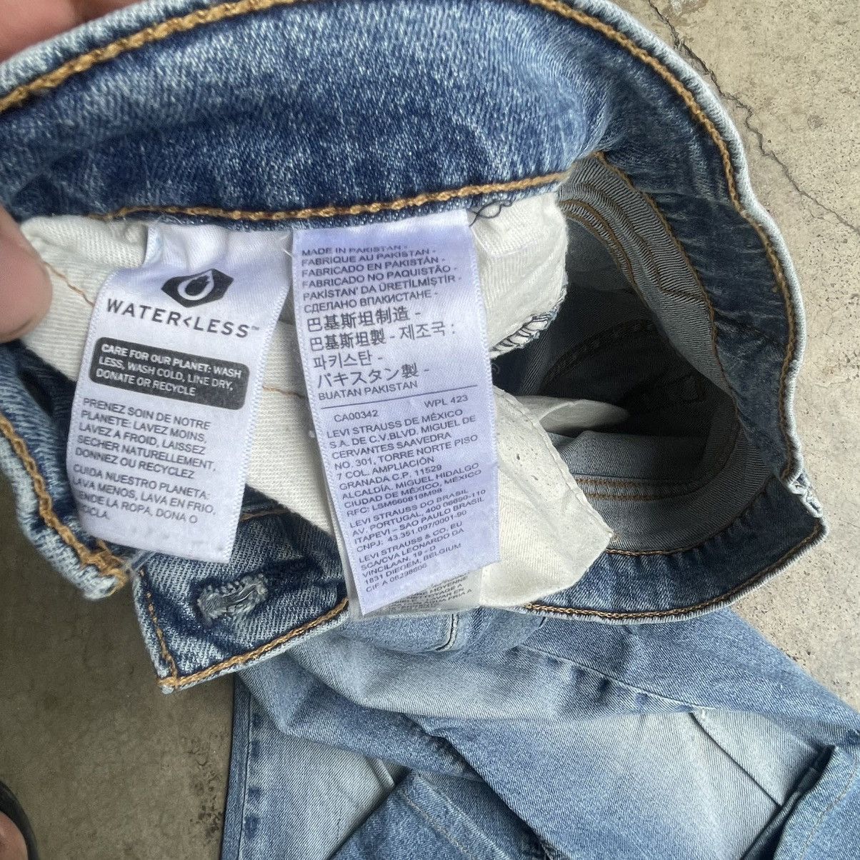 Levi's Vintage Clothing 🔥Vintage Levis 541 Stoned Washed Ripped Distress Denim Jeans Size US 29 - 11 Thumbnail