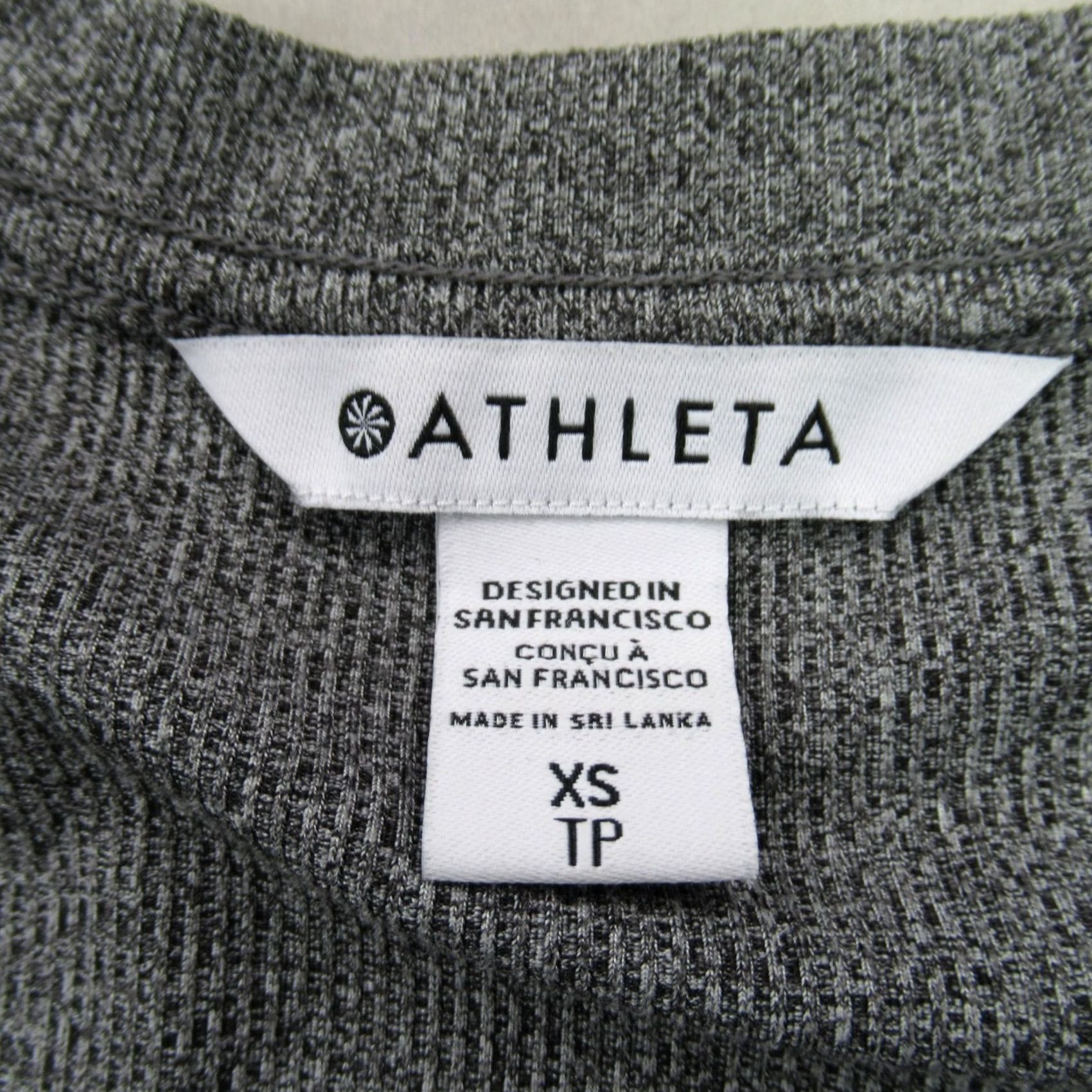 Athleta Athleta Shirt Womens XS Long Sleeve Lightweight V Neck Henley Gray Size XS / US 0-2 / IT 36-38 - 4 Thumbnail