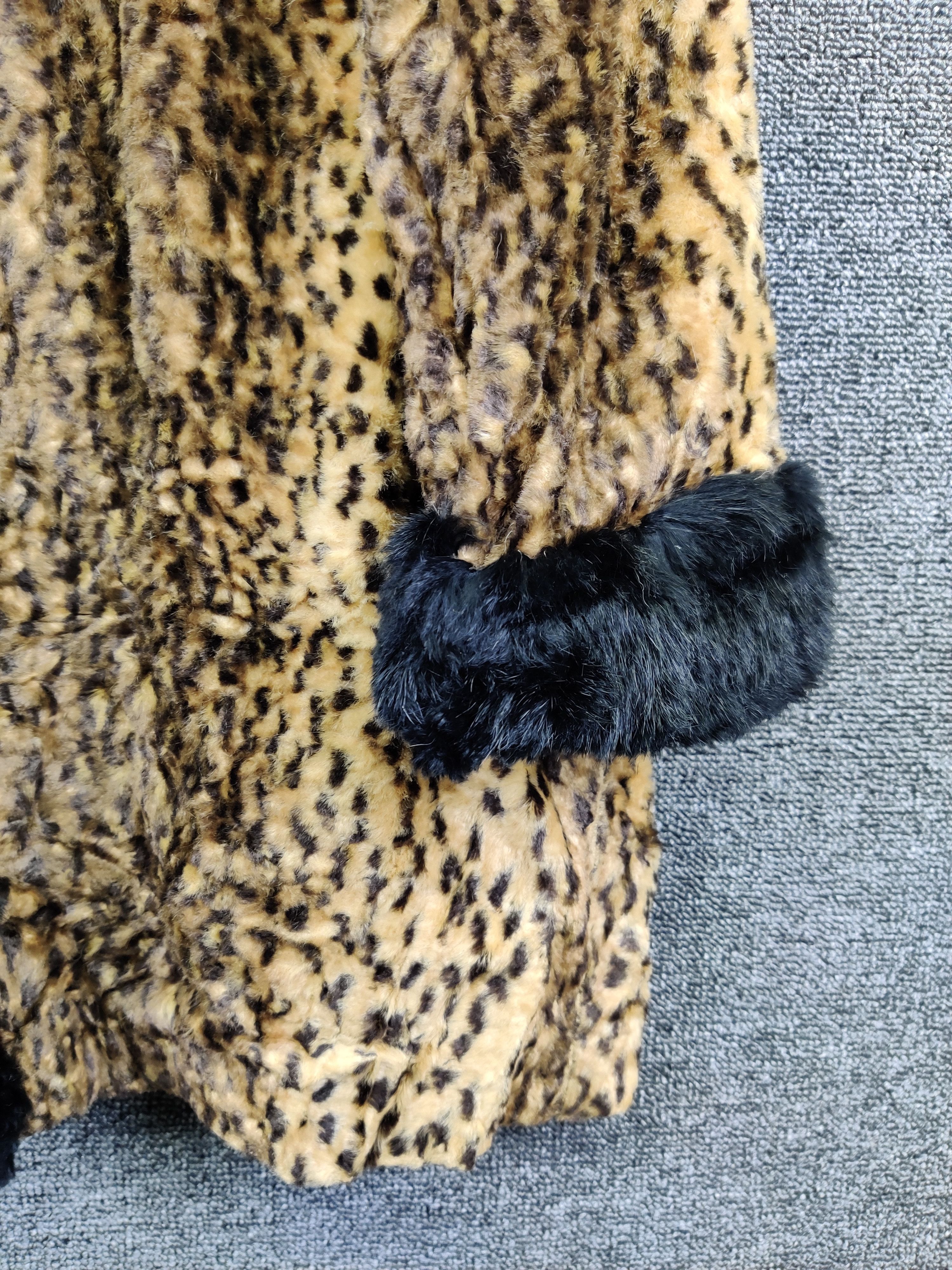 Japanese Brand Vintage Cestlheure Exquise Leopard Fur Cardigan Size US M / EU 48-50 / 2 - 3 Thumbnail