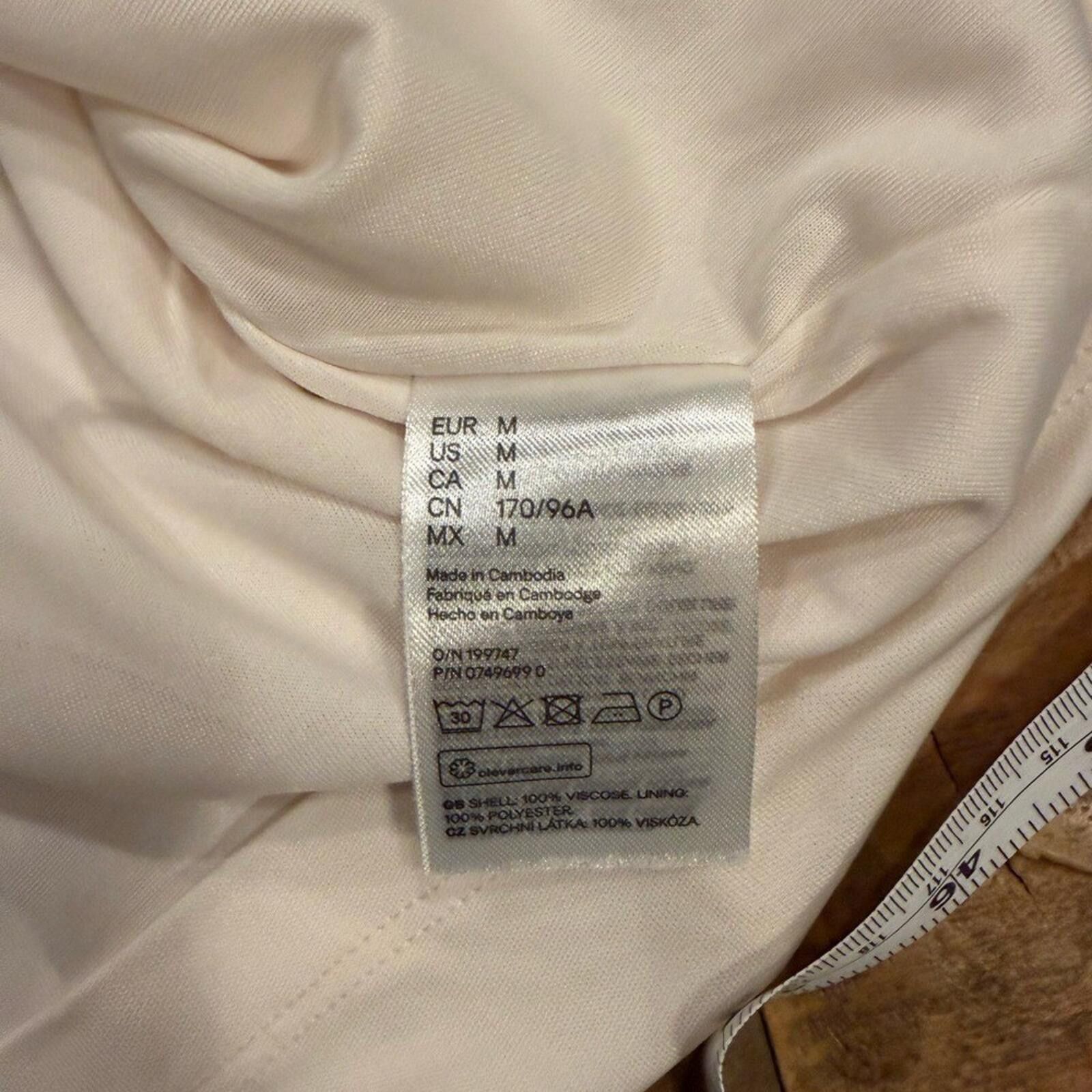 H&M H&M Cream Double Layer V-Neck Camisole Size M Soft Viscose Size M / US 6-8 / IT 42-44 - 9 Thumbnail