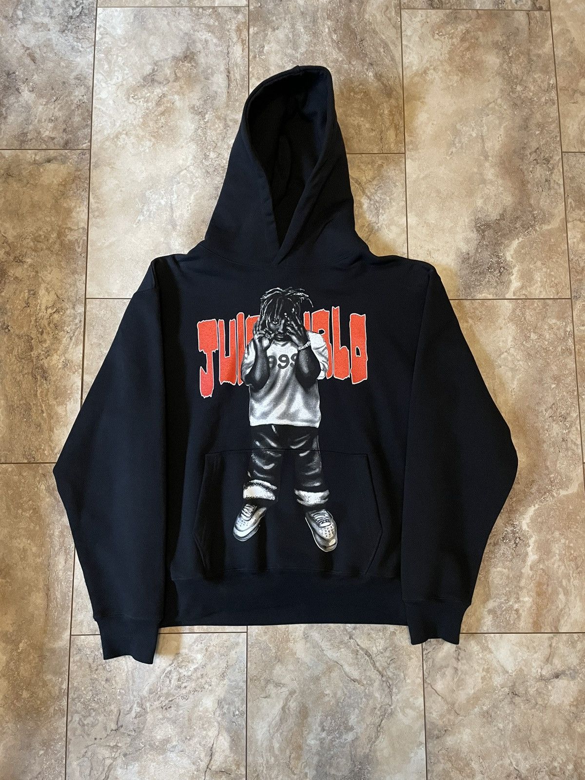 Juice Wrld x Vlone Man of the Year パーカー ブラック Juice Wrld x Vlone Man of the Year Tee Black Men's - SS20 - US