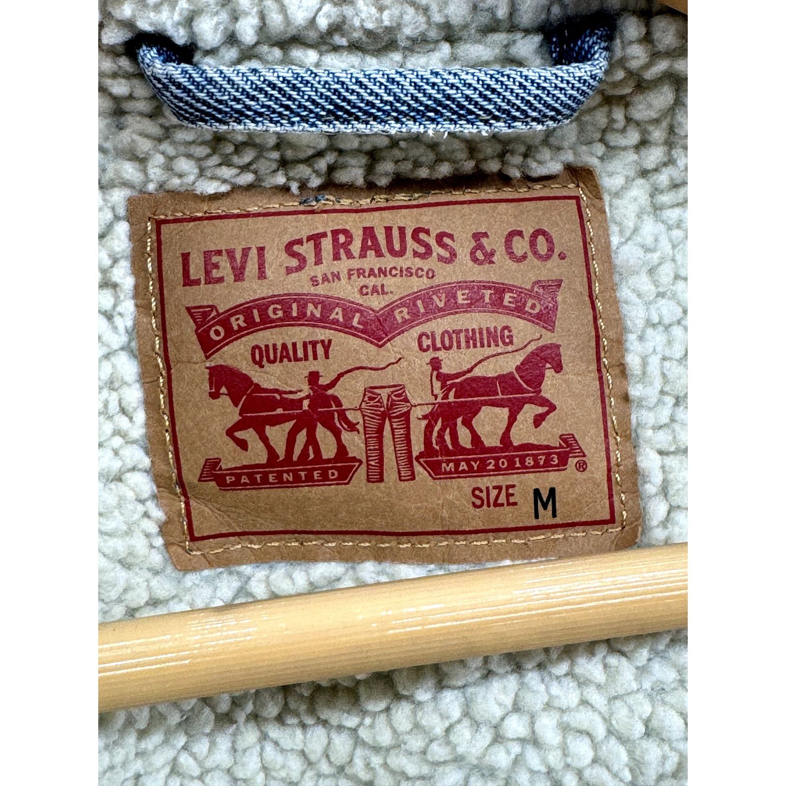 Levi's × Vintage Levi's Women's Studded Sherpa Lined Denim Trucker Jacket Size M / US 6-8 / IT 42-44 - 3 Thumbnail