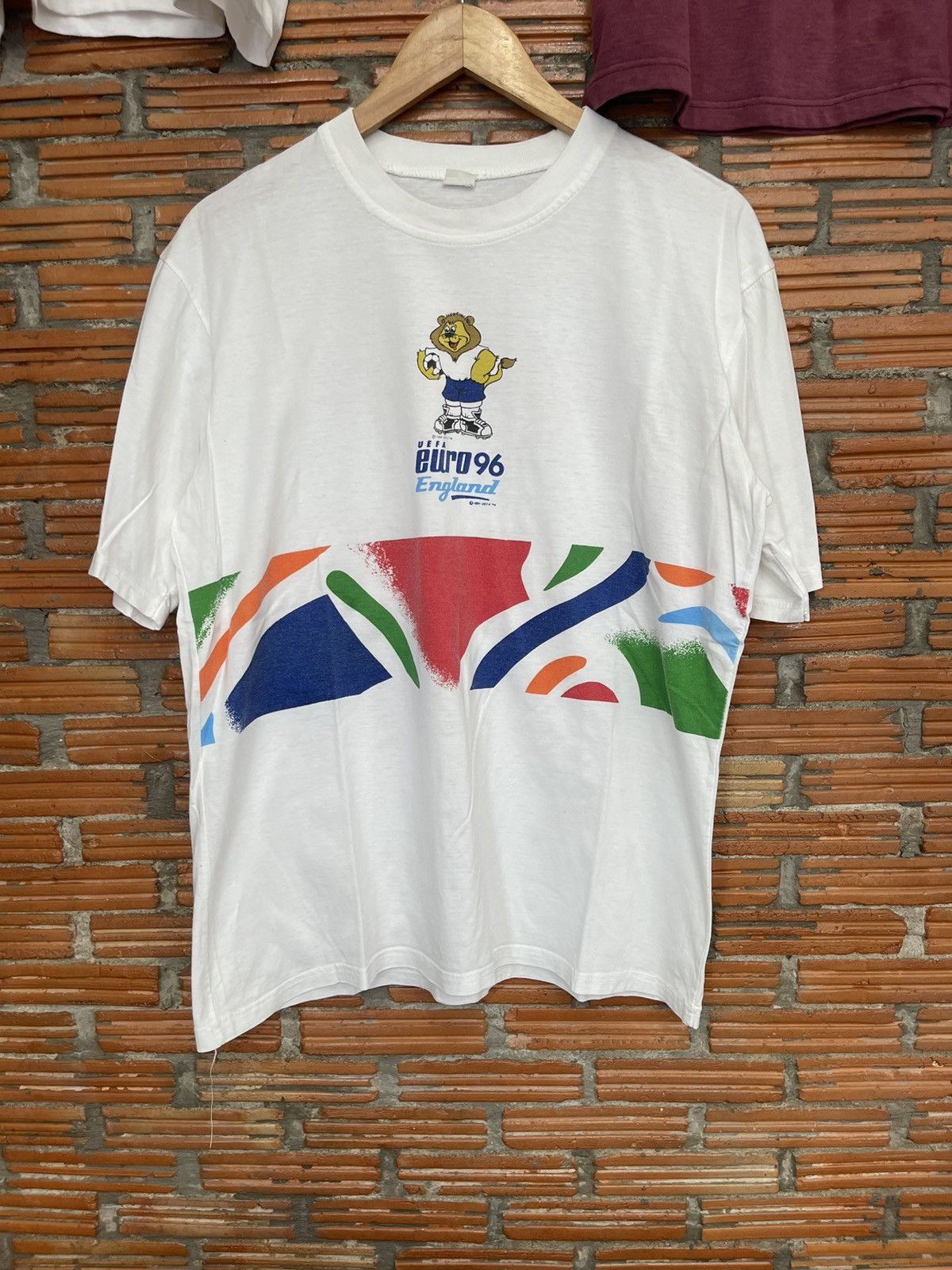 Vintage Vintage Euro 96 England Mascot T shirt L. Size US L / EU 52-54 / 3 - 1 Thumbnail