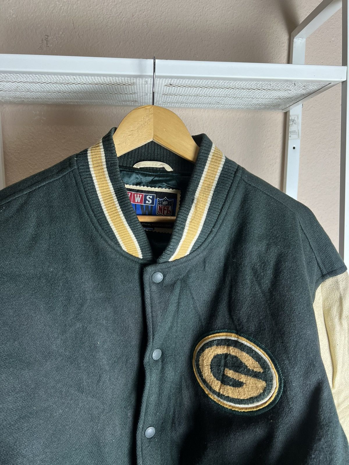 NFL × Vintage Vintage NFL G Packers Embroidery Leather Jacket Size US XL / EU 56 / 4 - 2 Thumbnail
