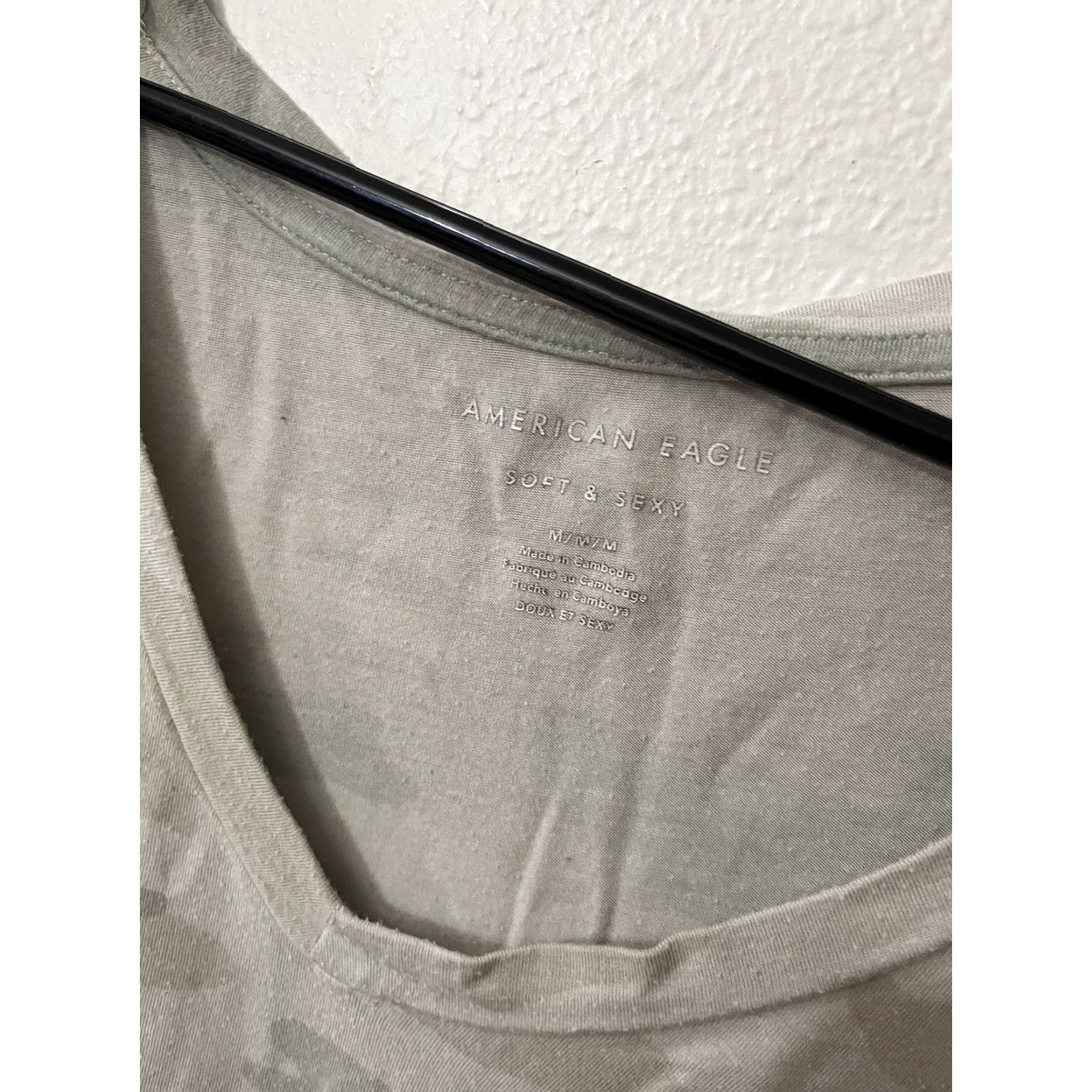 American Eagle Outfitters American Eagle Soft & Sexy V-Neck T-Shirt Women Medium Camo Gray Short Sleeve Modal Blend Casual Size M / US 6-8 / IT 42-44 - 3 Thumbnail