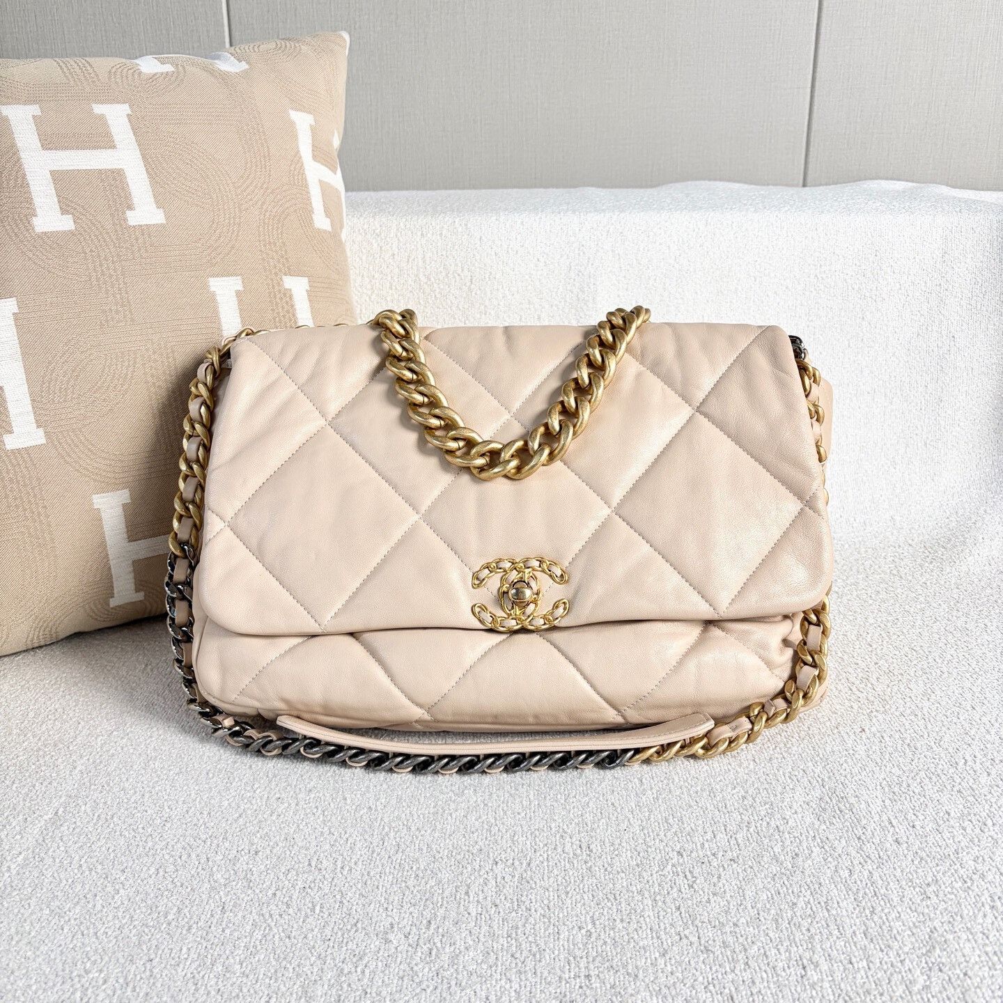 Chanel Pre-loved Bag Very good condition Size ONE SIZE - 1 Thumbnail